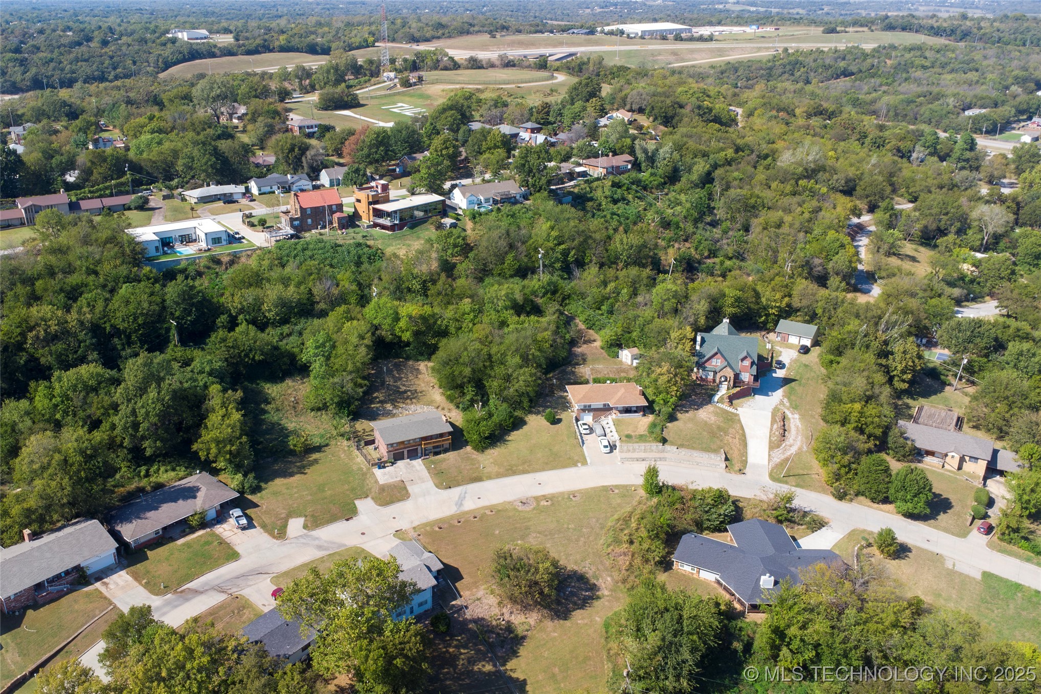 2225 N Main Street Property Photo 8