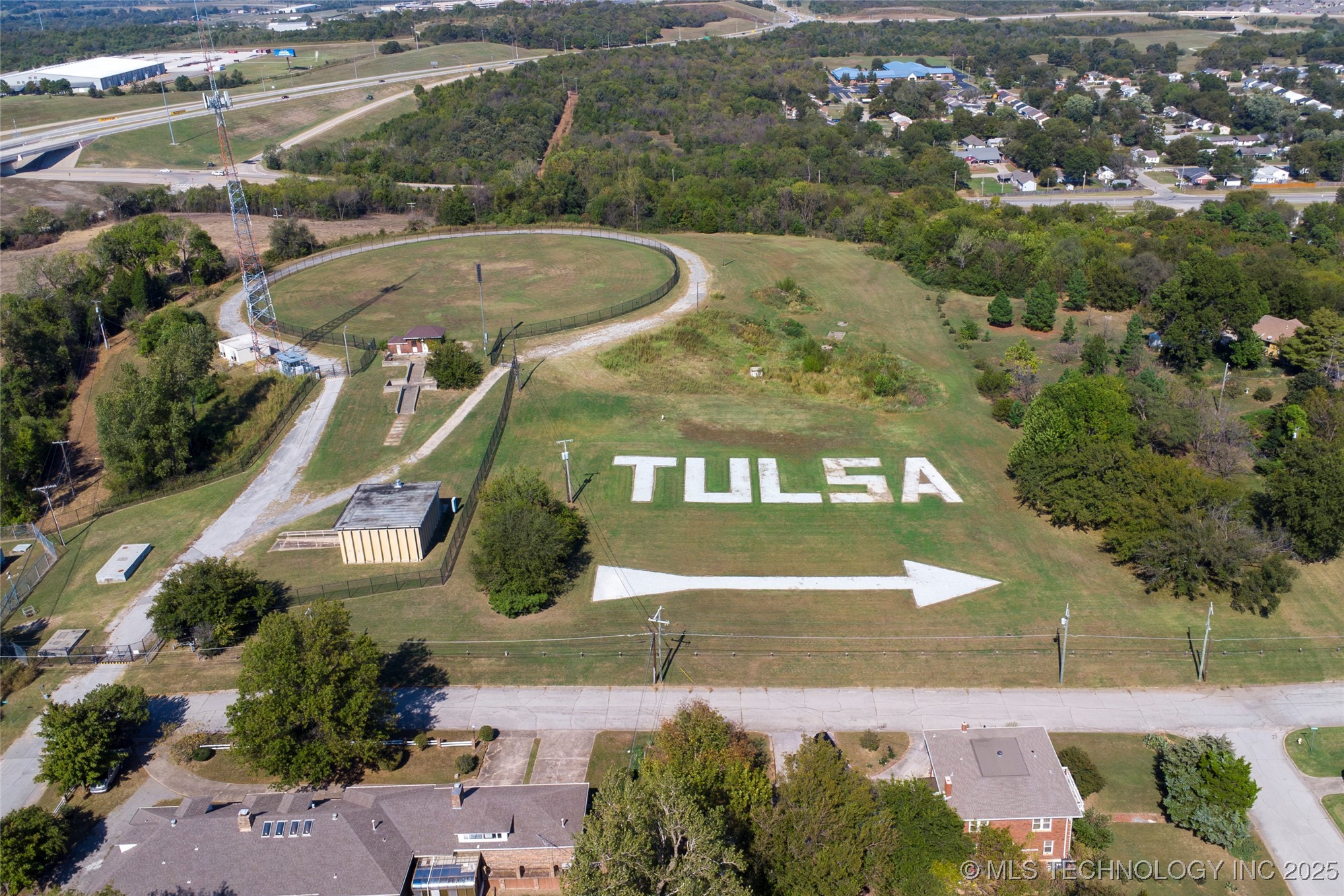 2225 N Main Street Property Photo 9