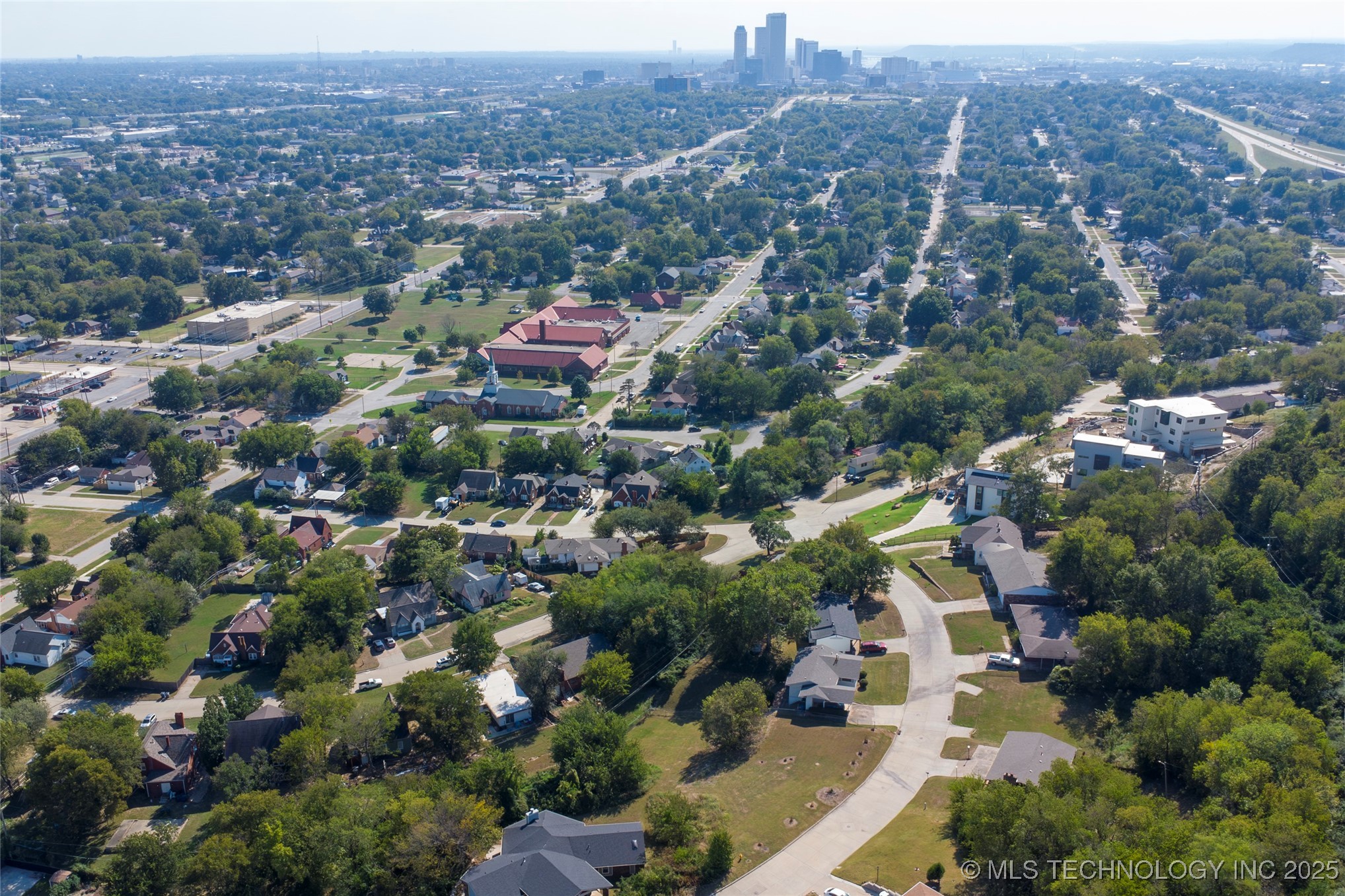 2225 N Main Street Property Photo 14