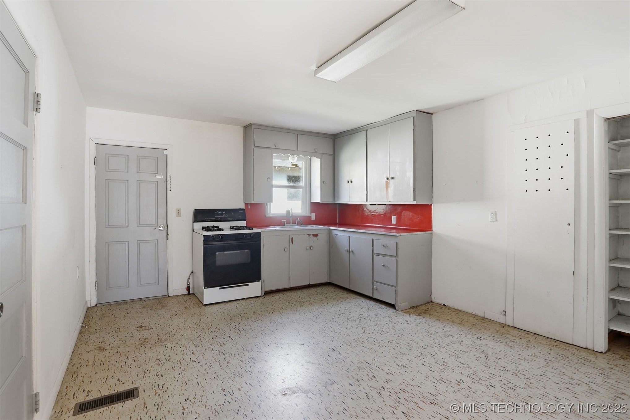 103 W 20th Street Property Photo 10