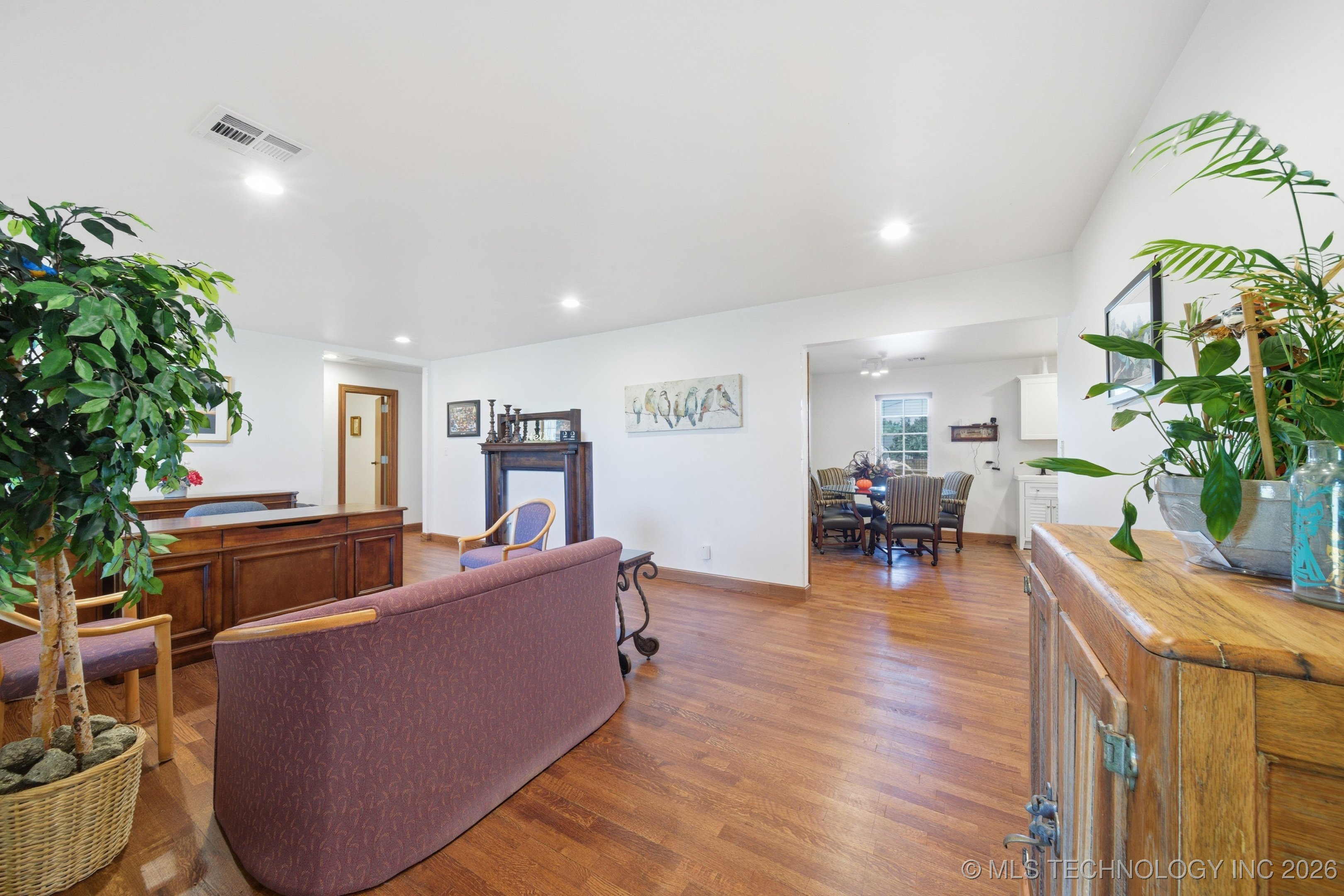 601 S Cherokee Street Property Photo 8