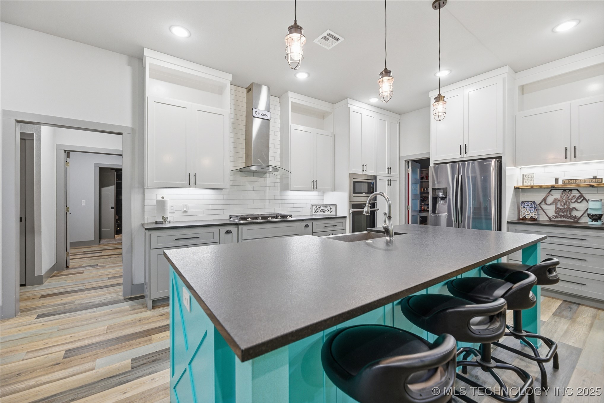 19985 S Wind Ridge Drive Property Photo 9