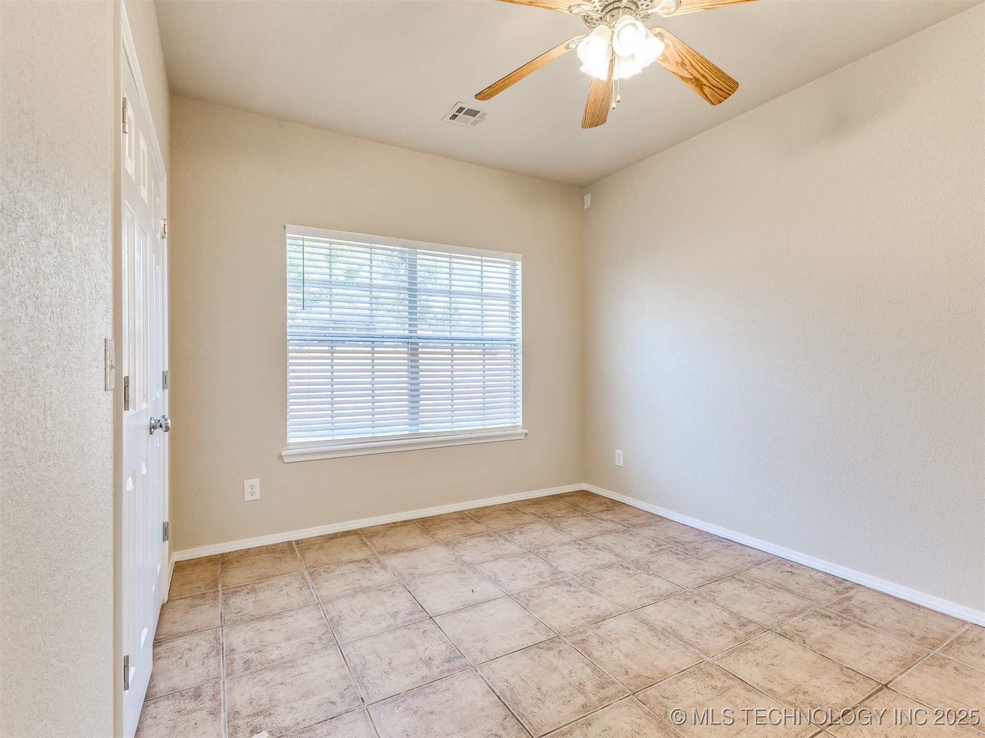 1017 W Quinton Street S Property Photo 18