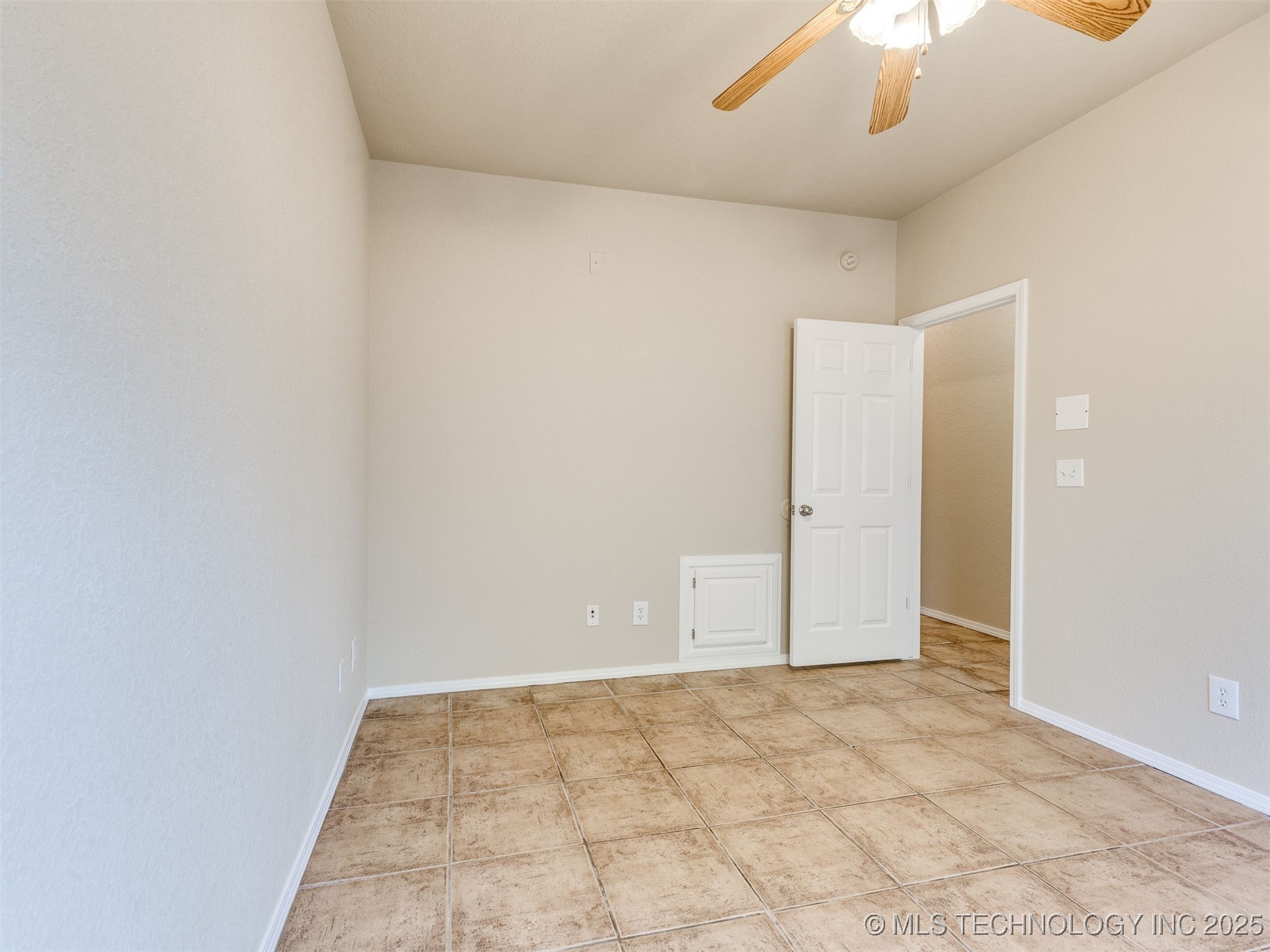 1017 W Quinton Street S Property Photo 19