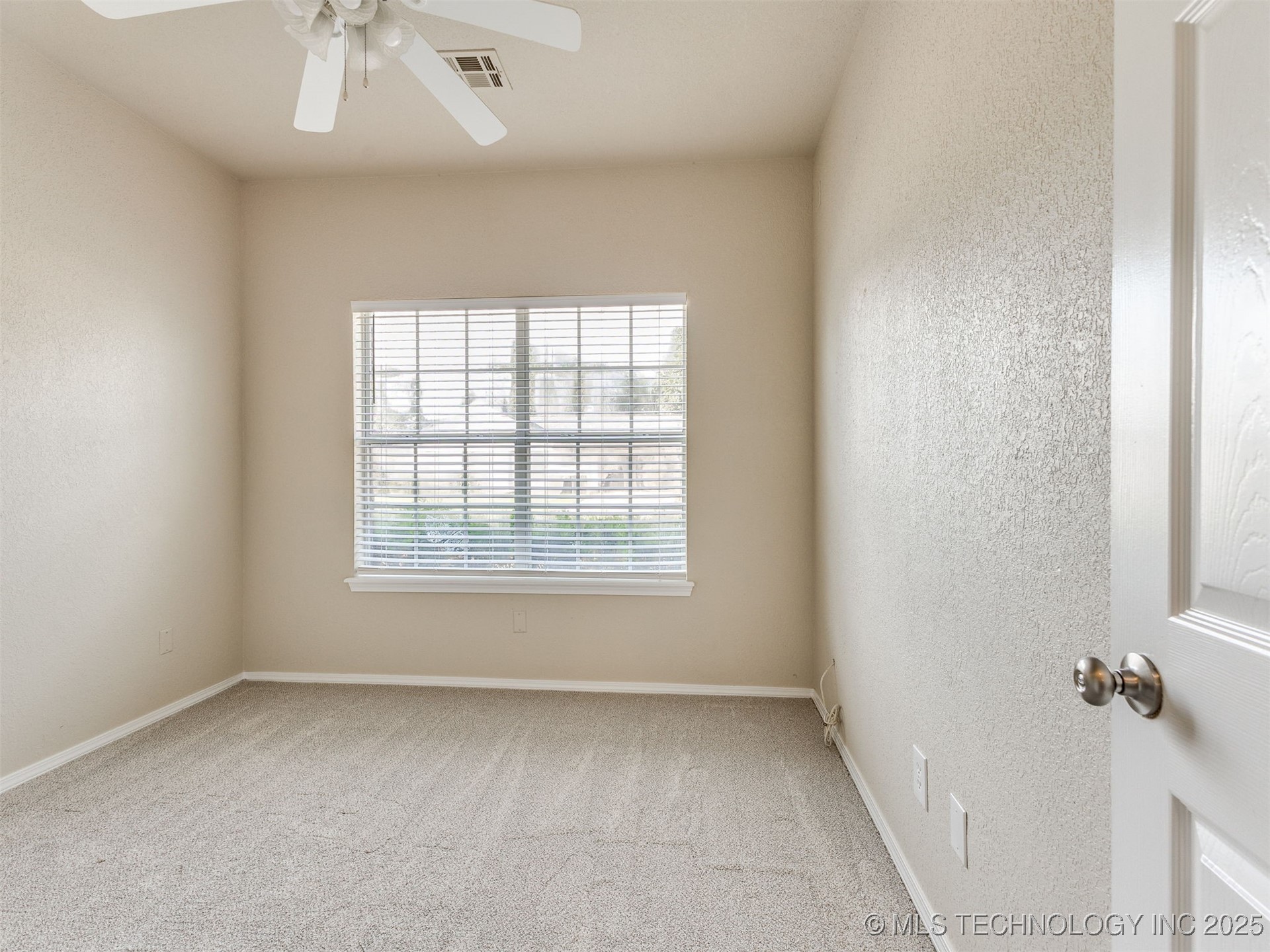 1017 W Quinton Street S Property Photo 23