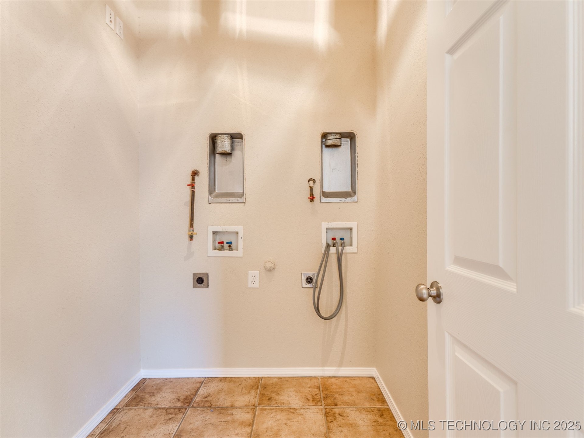 1017 W Quinton Street S Property Photo 25