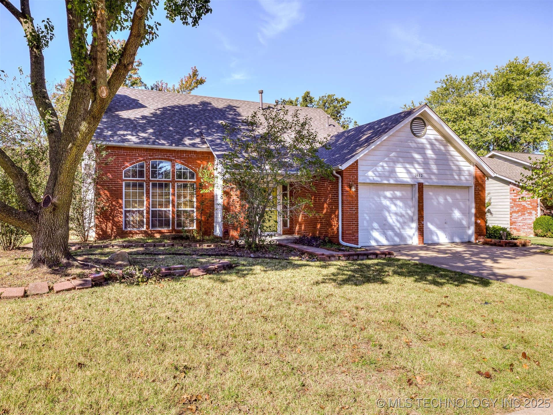 1812 S Gardenia Avenue Property Photo 7