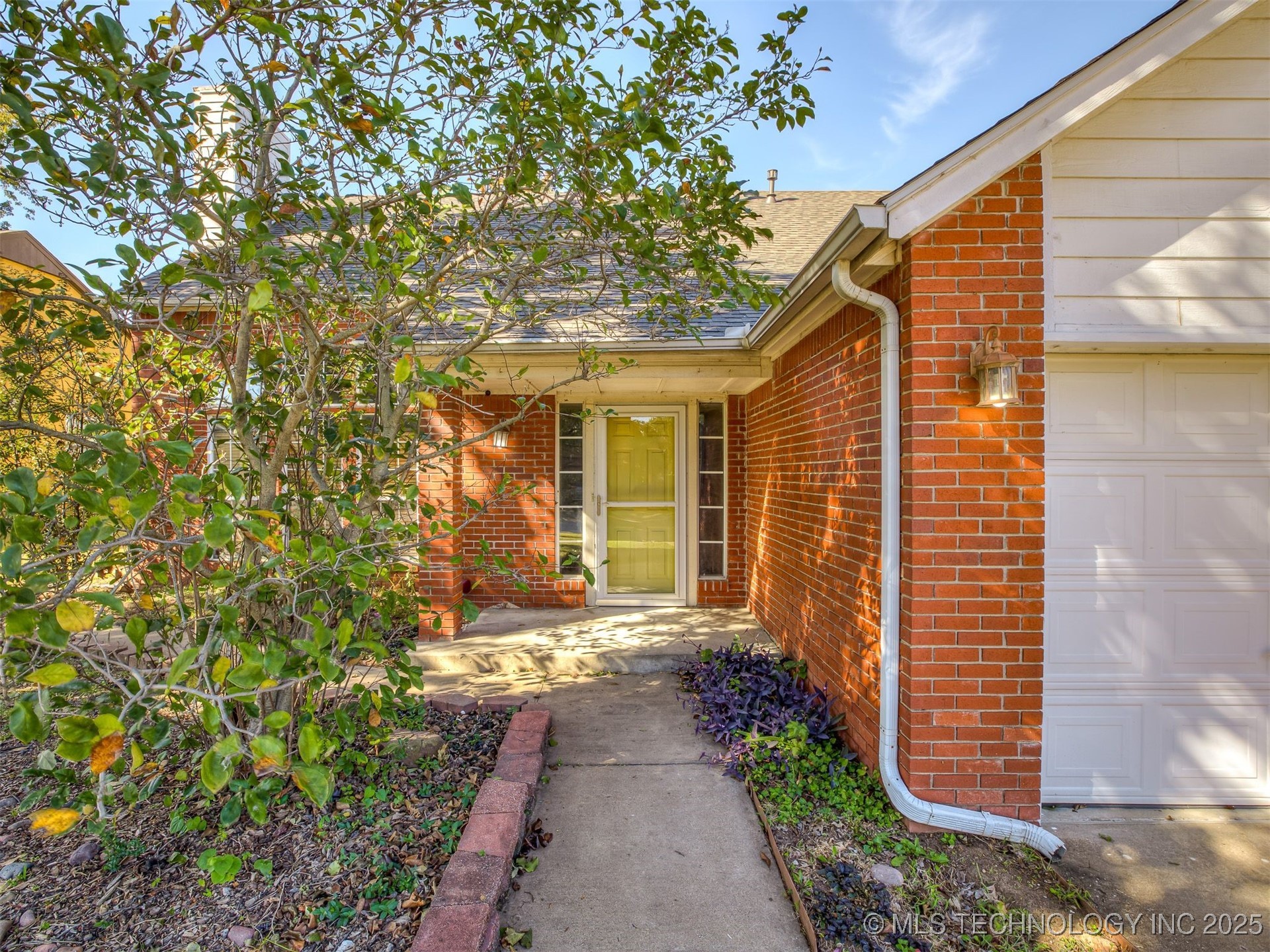 1812 S Gardenia Avenue Property Photo 8