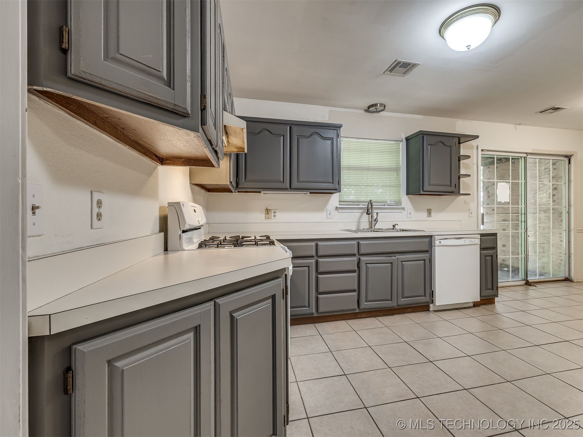 1812 S Gardenia Avenue Property Photo 17