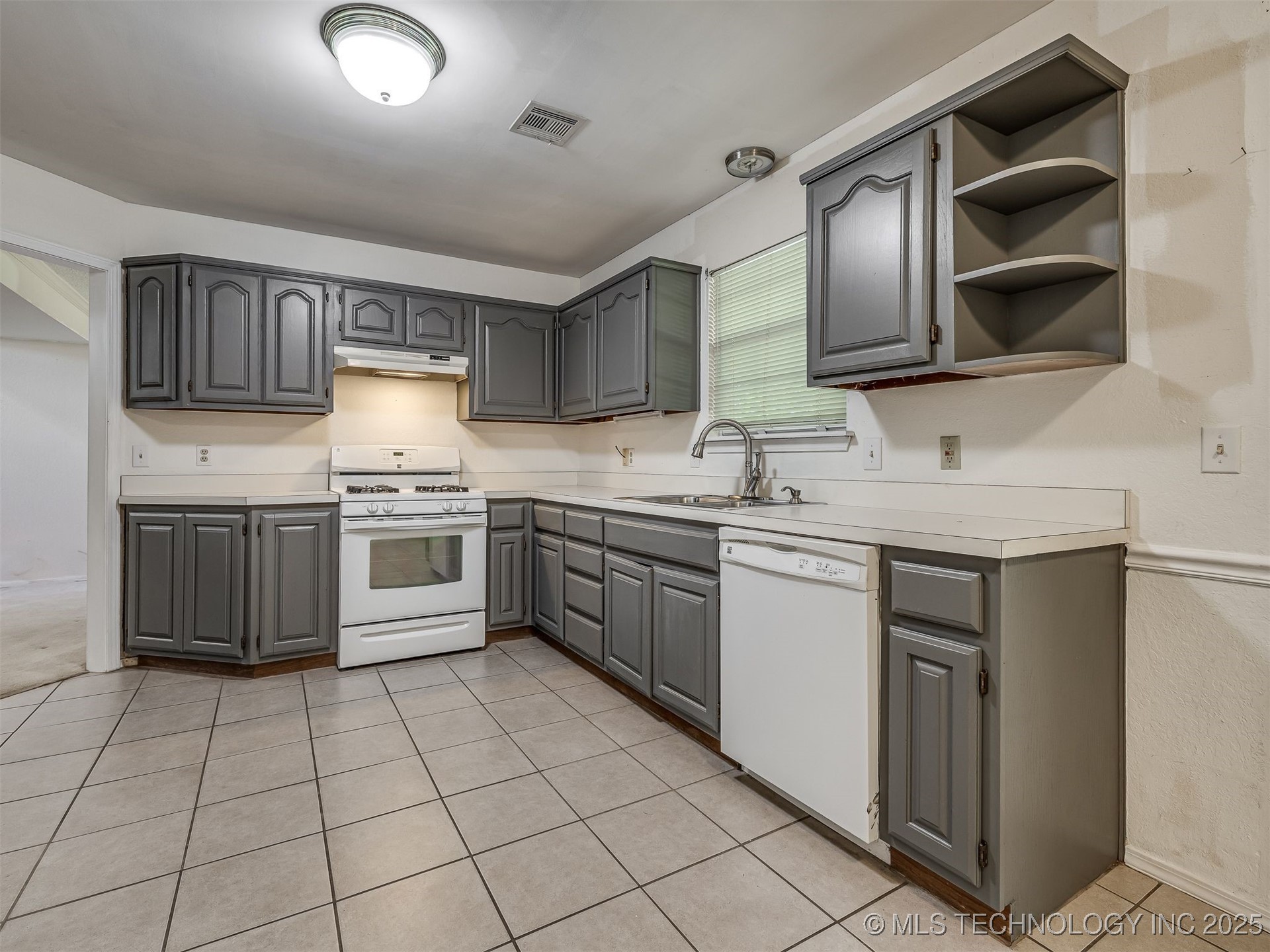 1812 S Gardenia Avenue Property Photo 19