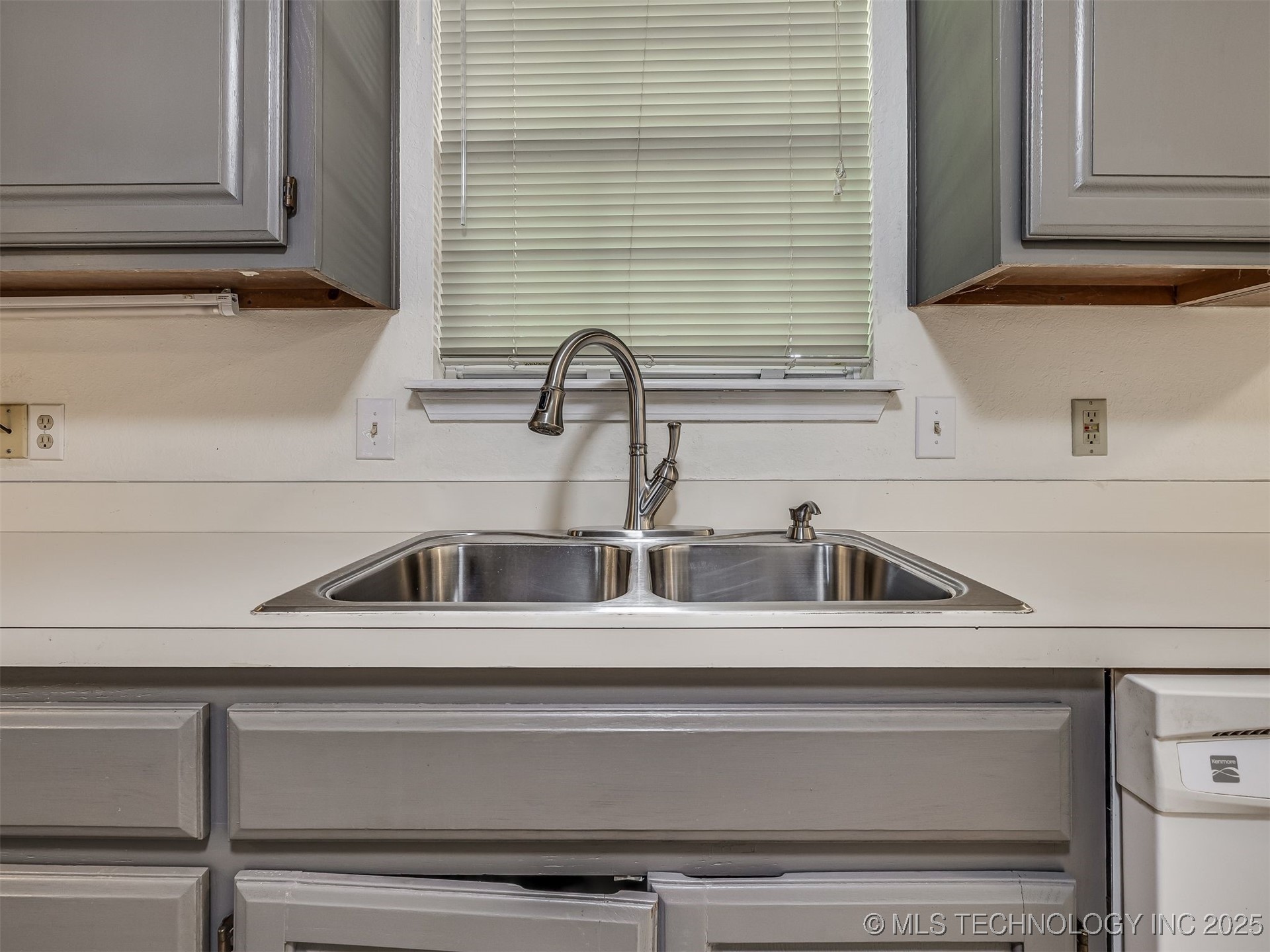 1812 S Gardenia Avenue Property Photo 20