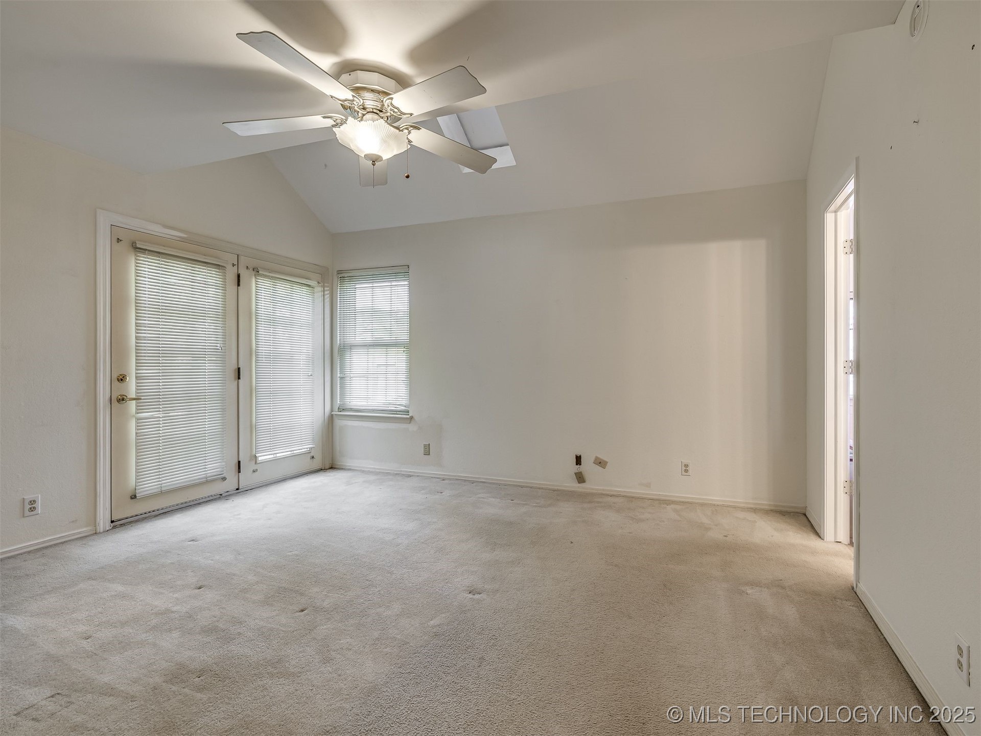 1812 S Gardenia Avenue Property Photo 28