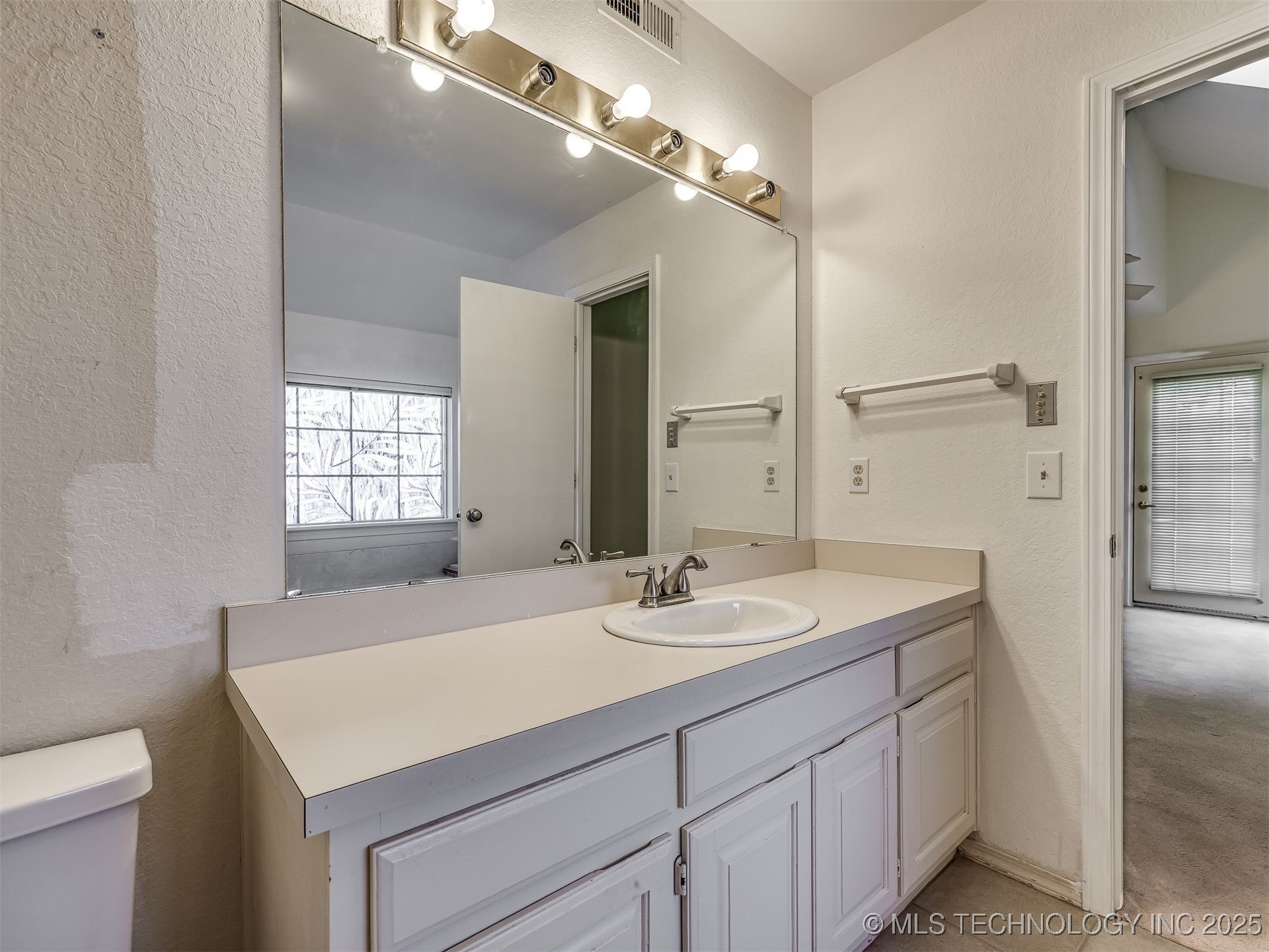 1812 S Gardenia Avenue Property Photo 36