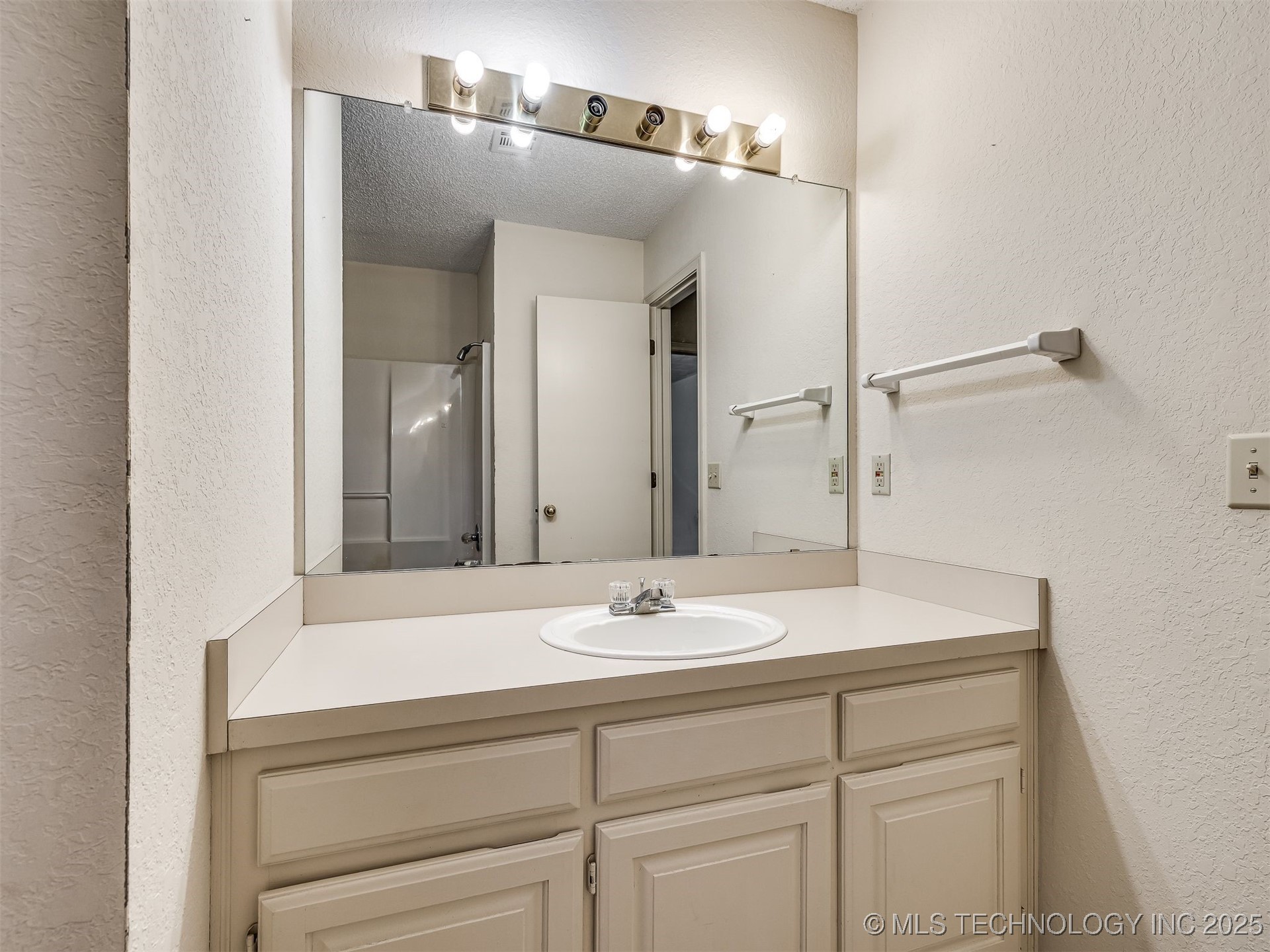 1812 S Gardenia Avenue Property Photo 56