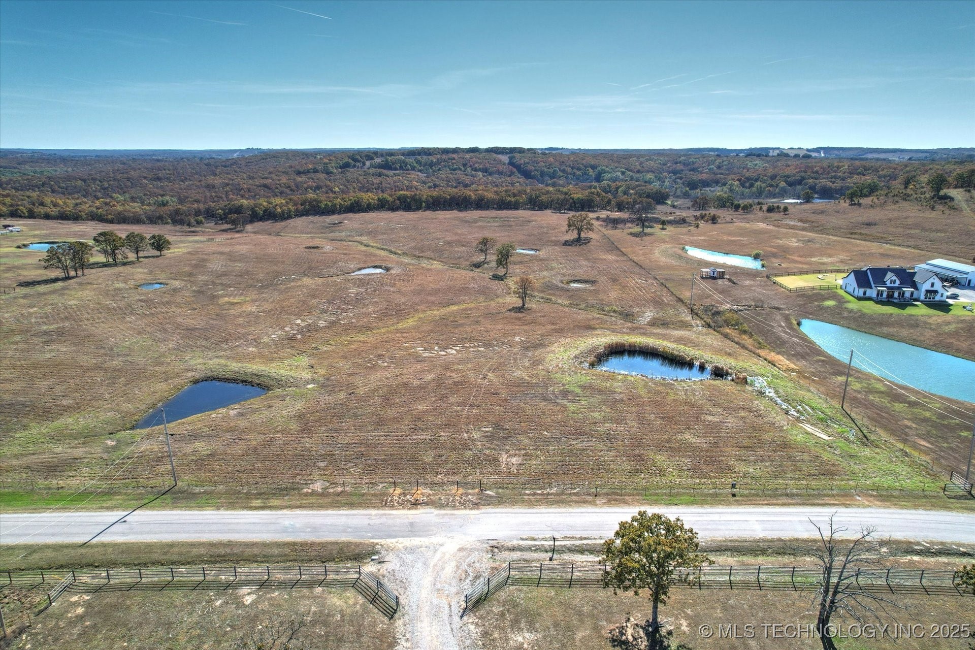 219 County Road 2280 Property Photo 20