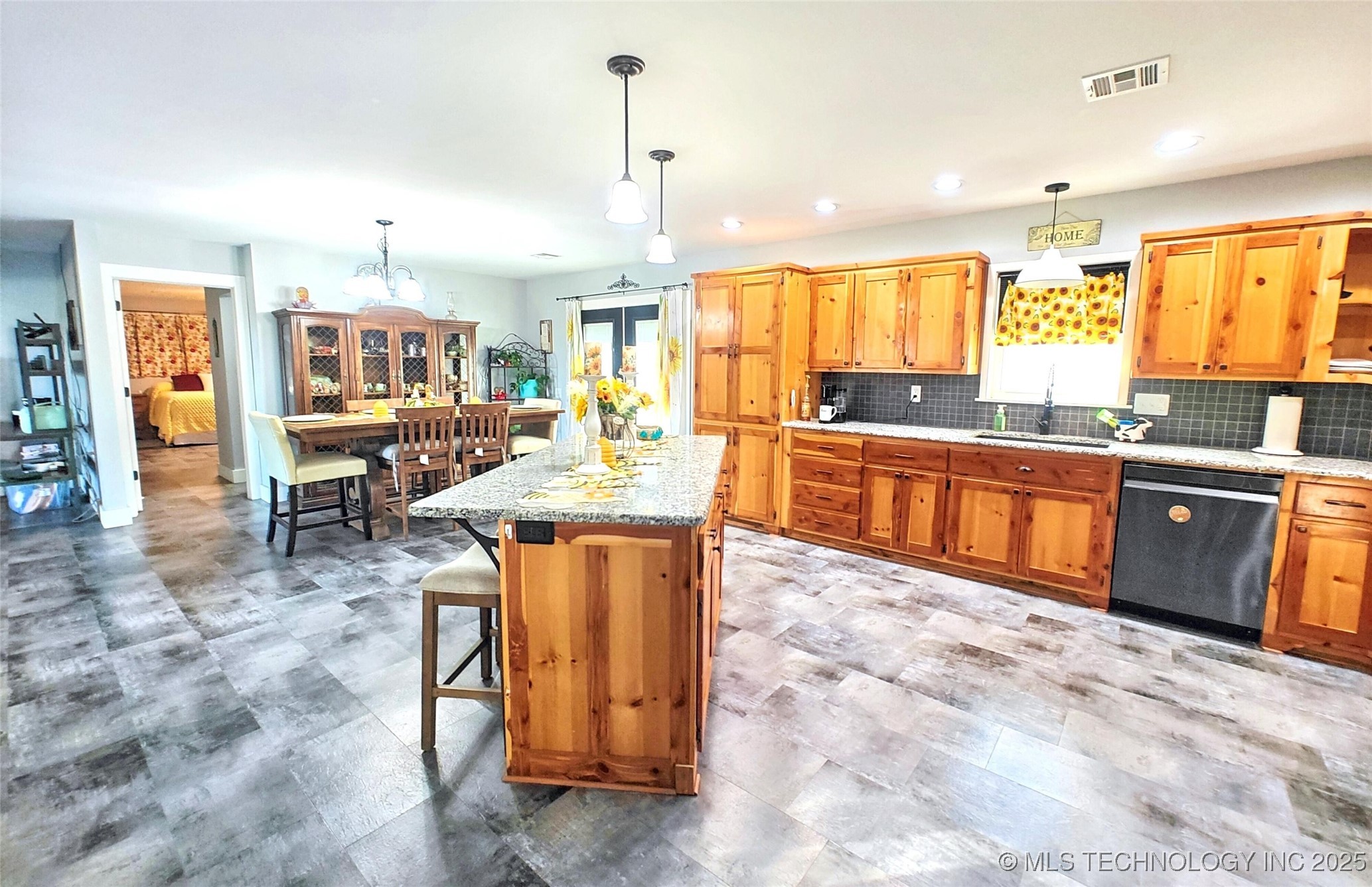 17648 W Grandview Road Property Photo 5