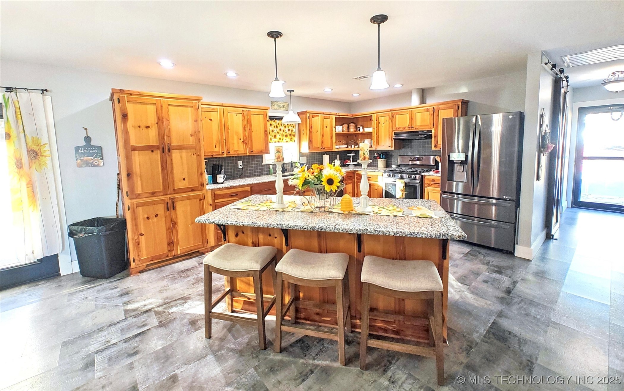 17648 W Grandview Road Property Photo 6