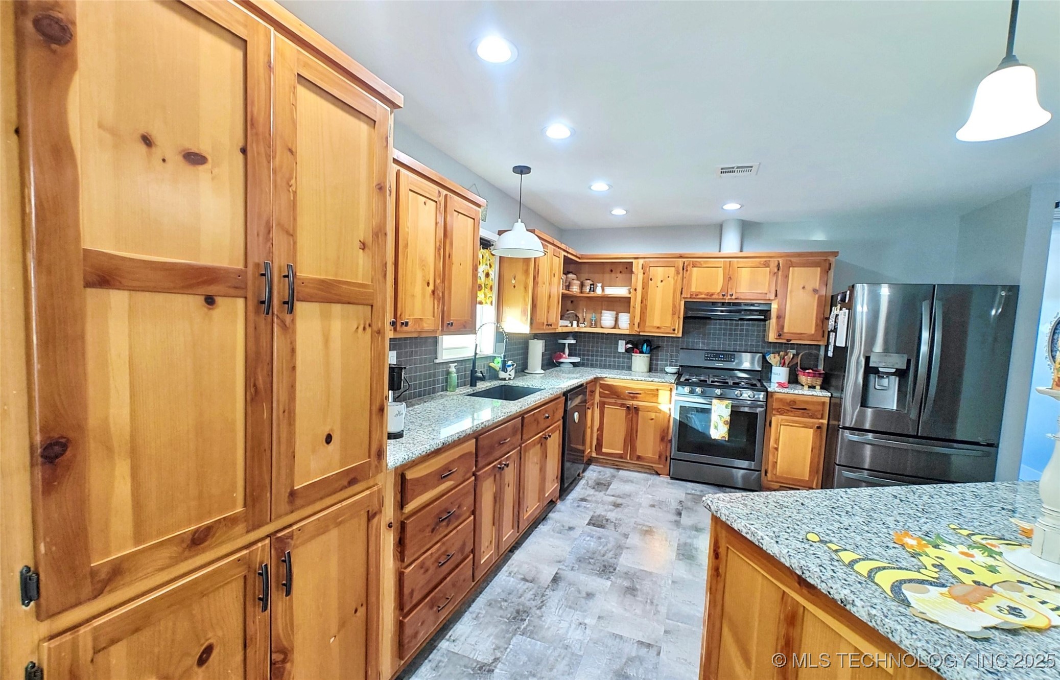 17648 W Grandview Road Property Photo 8