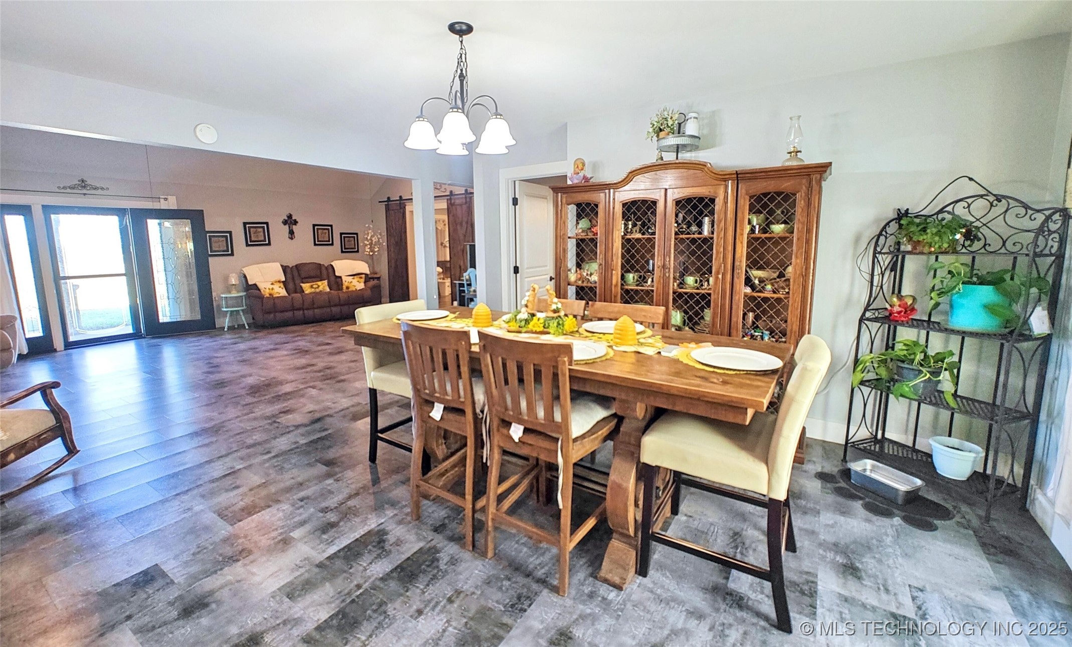 17648 W Grandview Road Property Photo 9