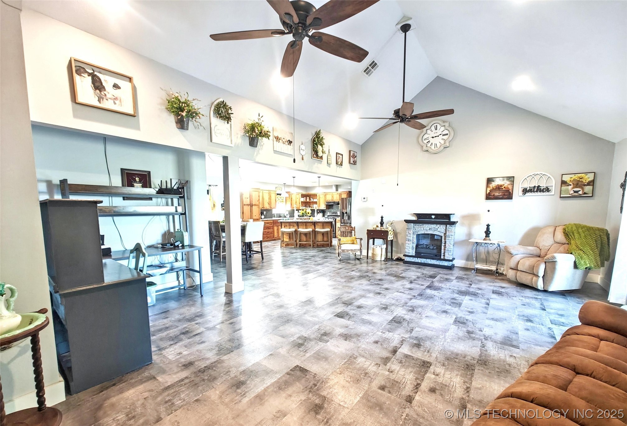 17648 W Grandview Road Property Photo 12