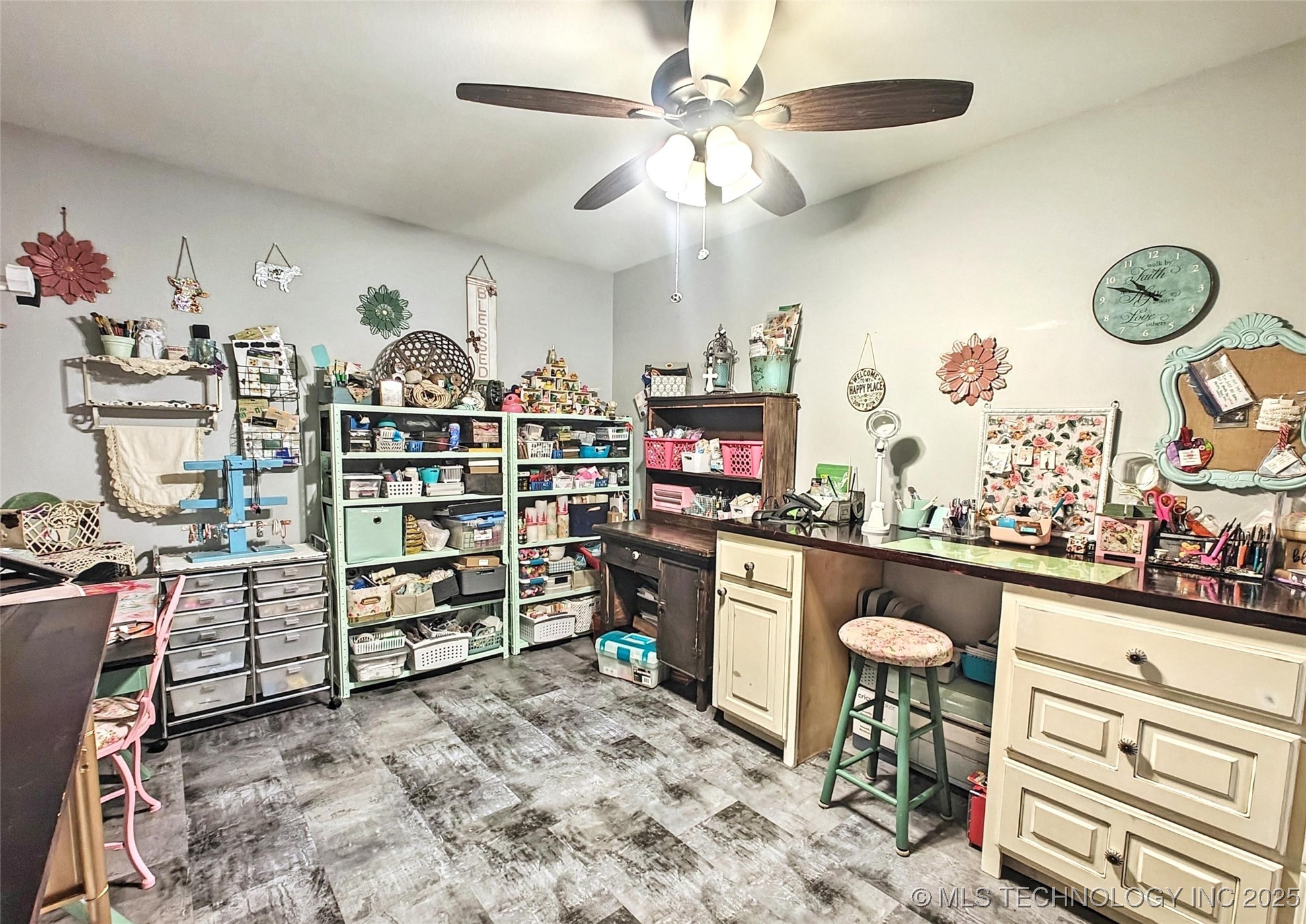 17648 W Grandview Road Property Photo 15