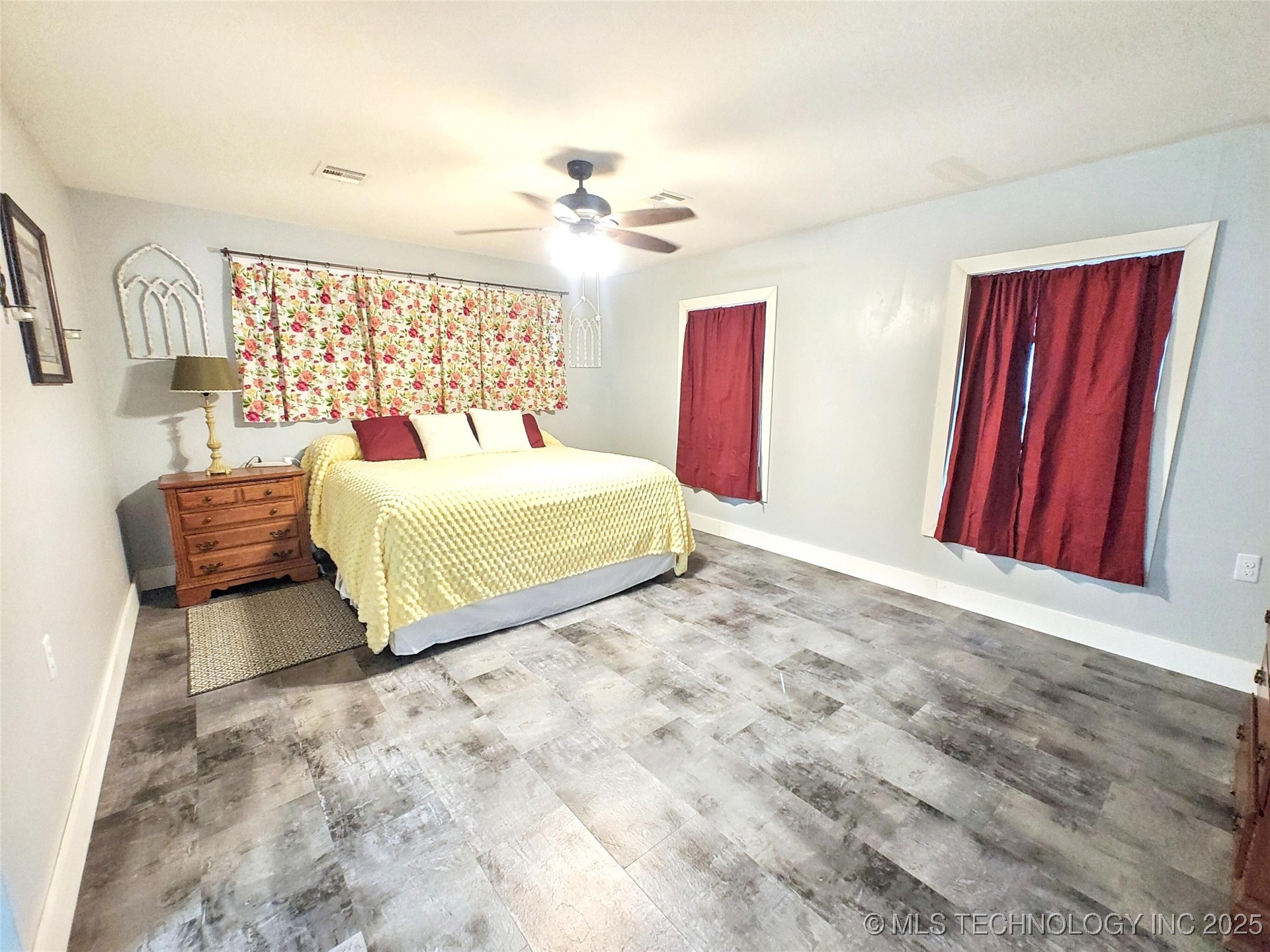 17648 W Grandview Road Property Photo 17