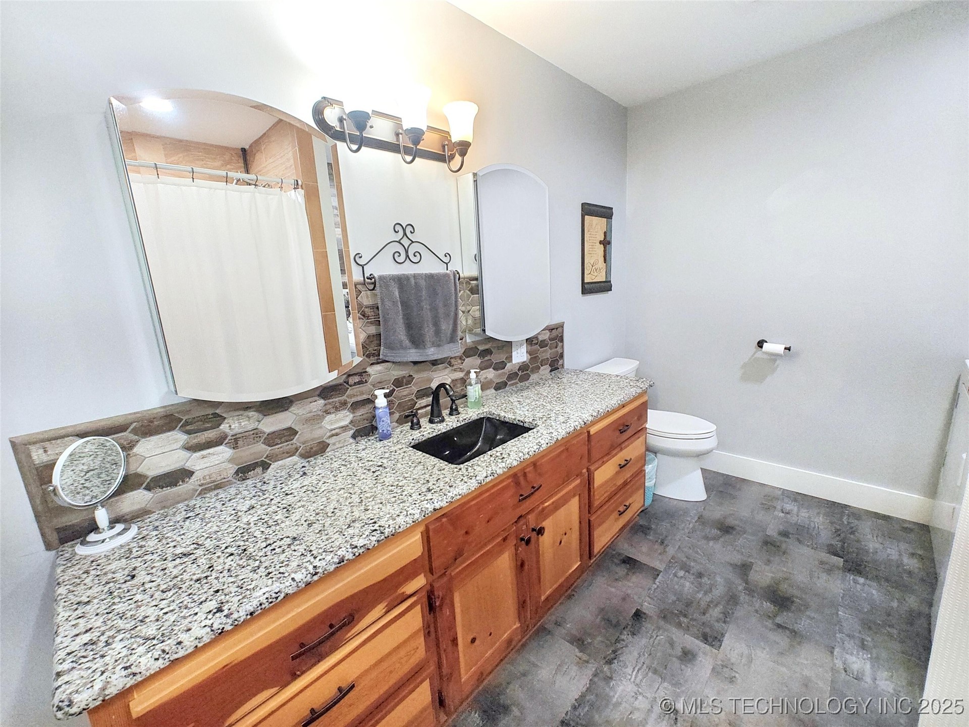 17648 W Grandview Road Property Photo 21