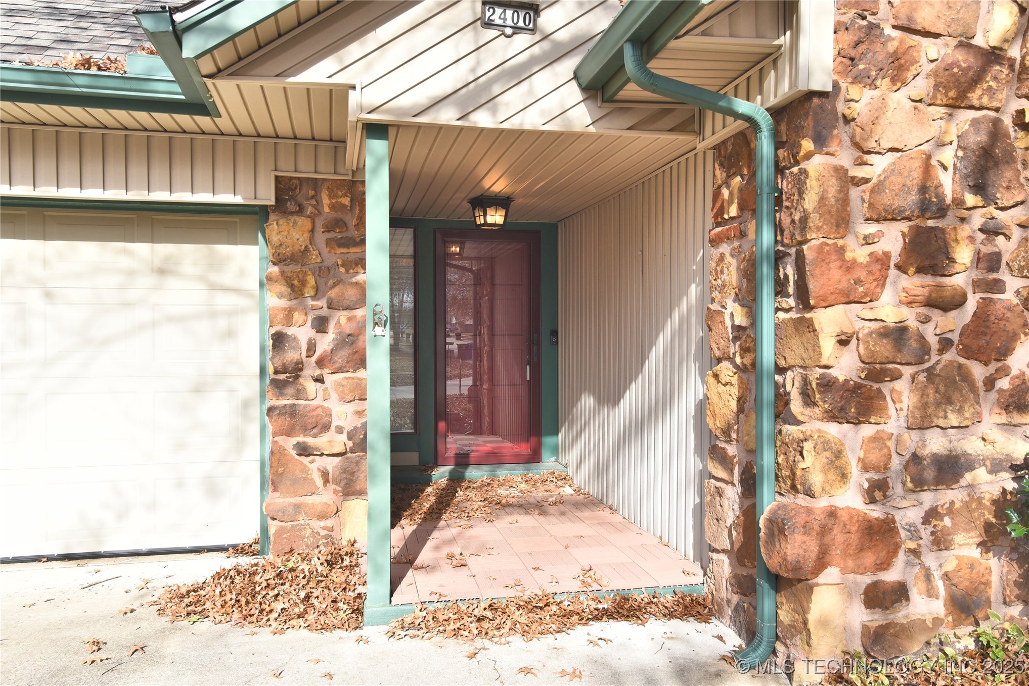 2400 W Gary Street Property Photo 3