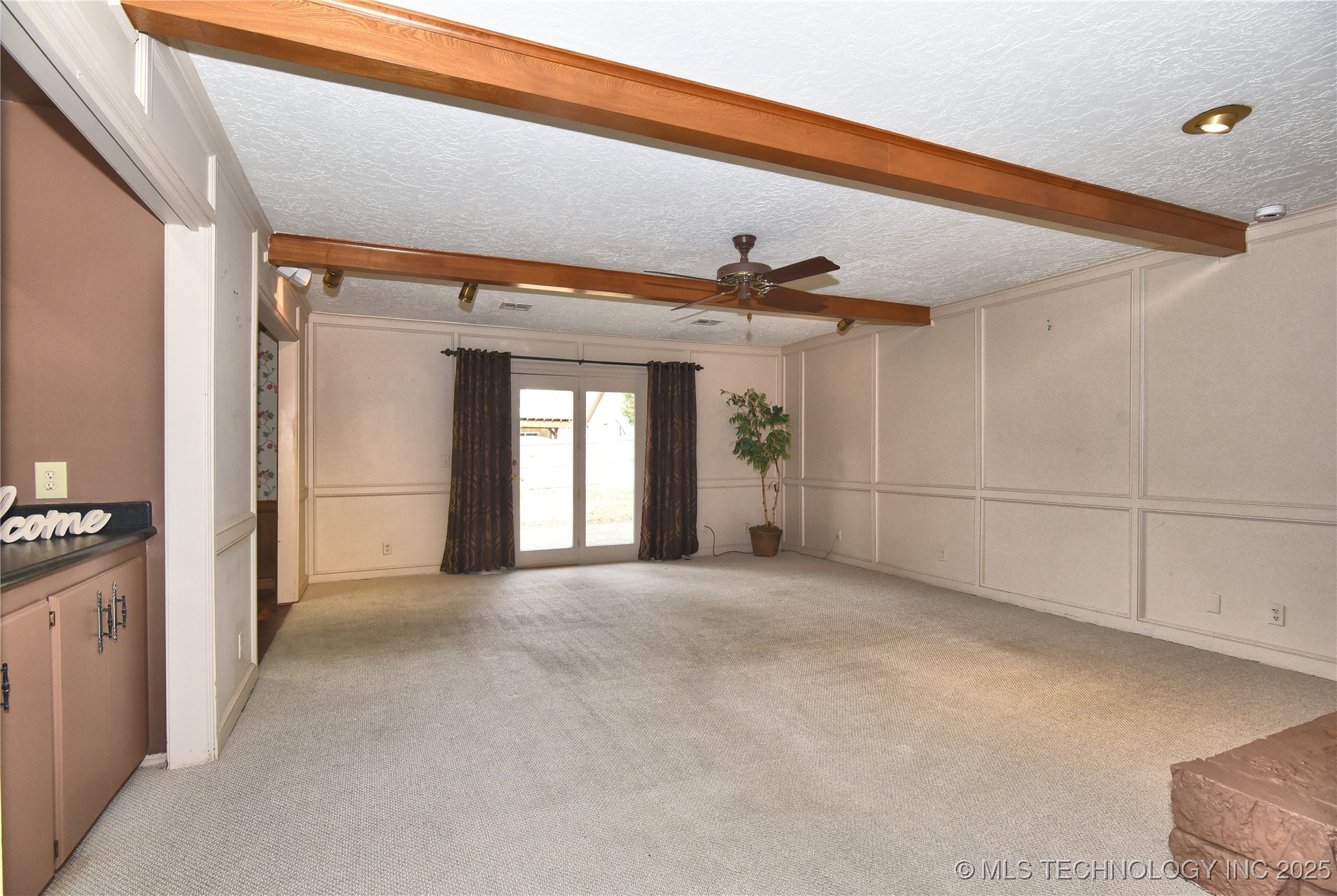 2400 W Gary Street Property Photo 4