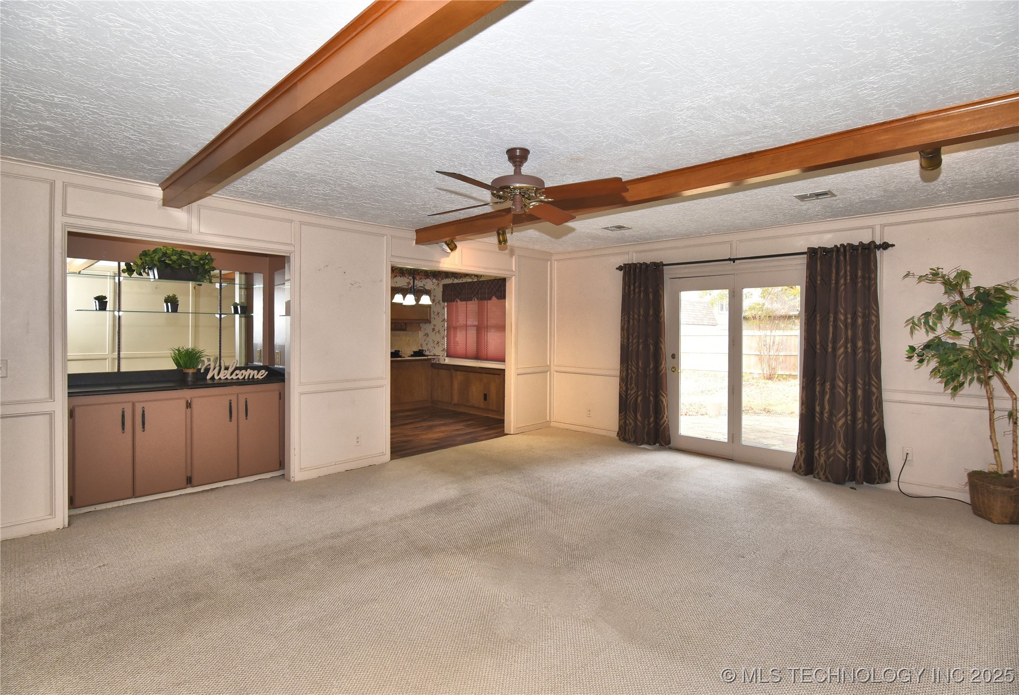 2400 W Gary Street Property Photo 5