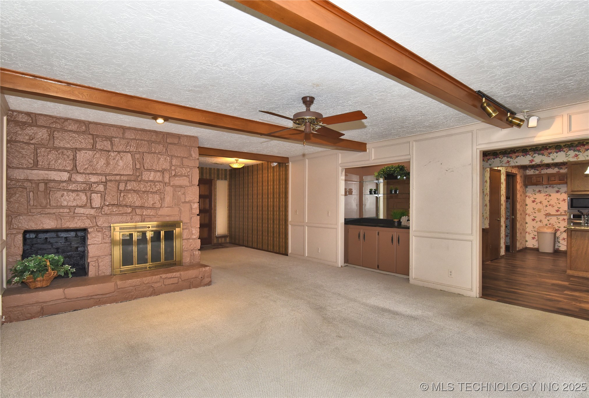 2400 W Gary Street Property Photo 6