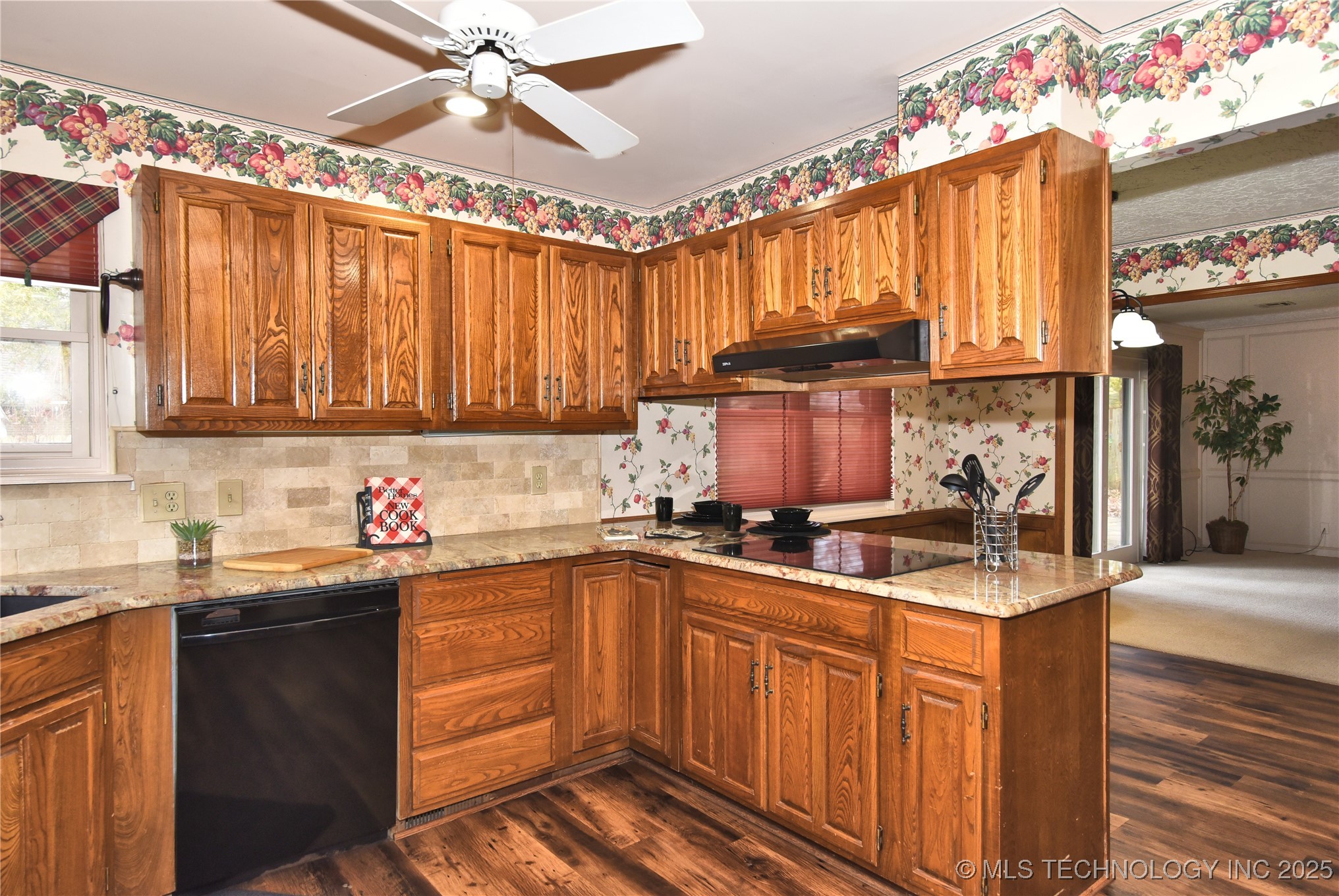 2400 W Gary Street Property Photo 9