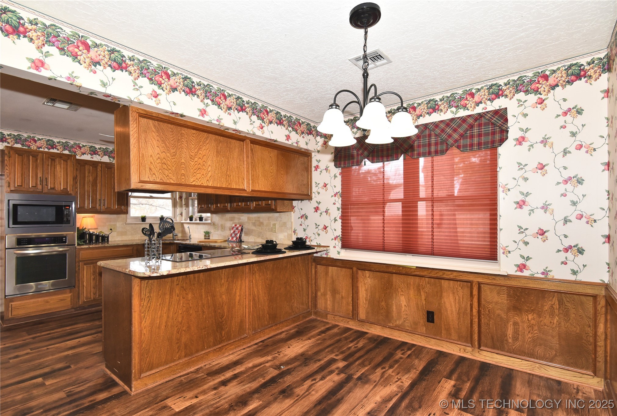 2400 W Gary Street Property Photo 10