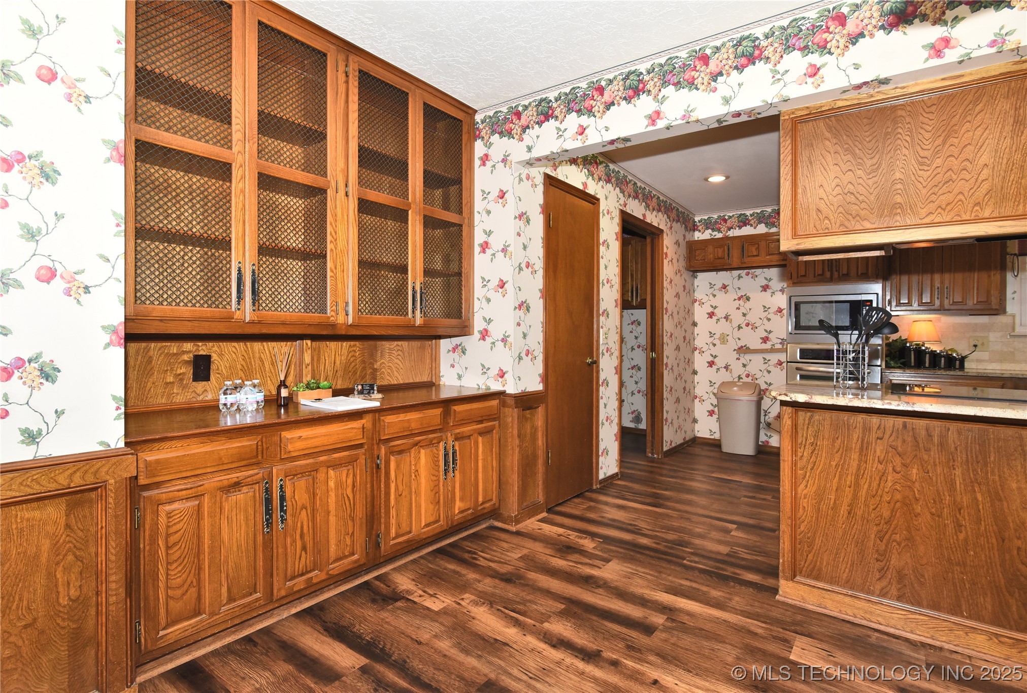 2400 W Gary Street Property Photo 11