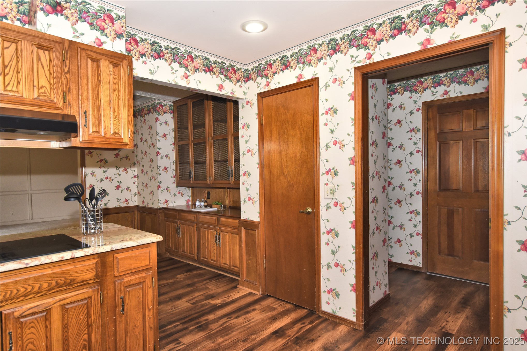 2400 W Gary Street Property Photo 12