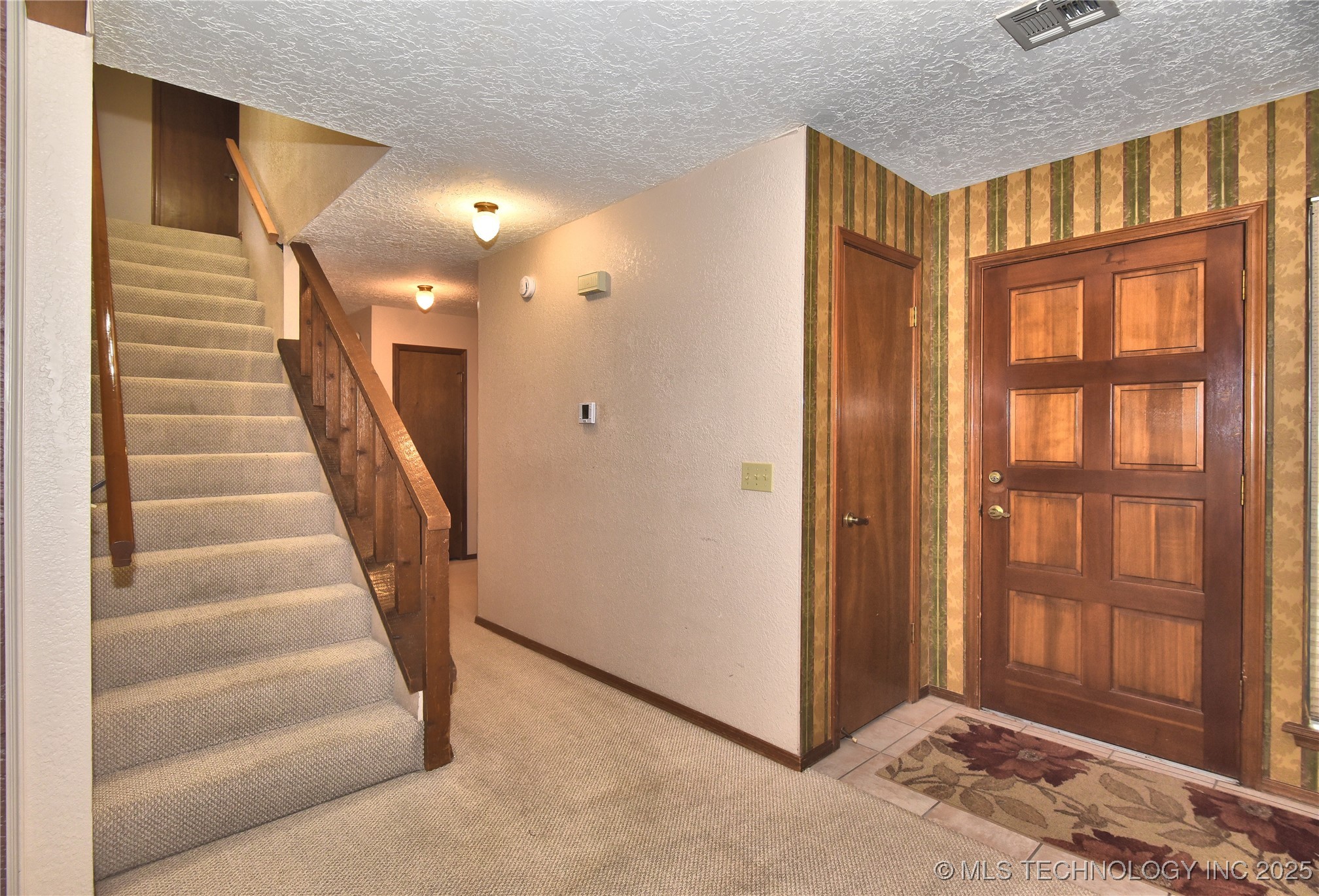 2400 W Gary Street Property Photo 13