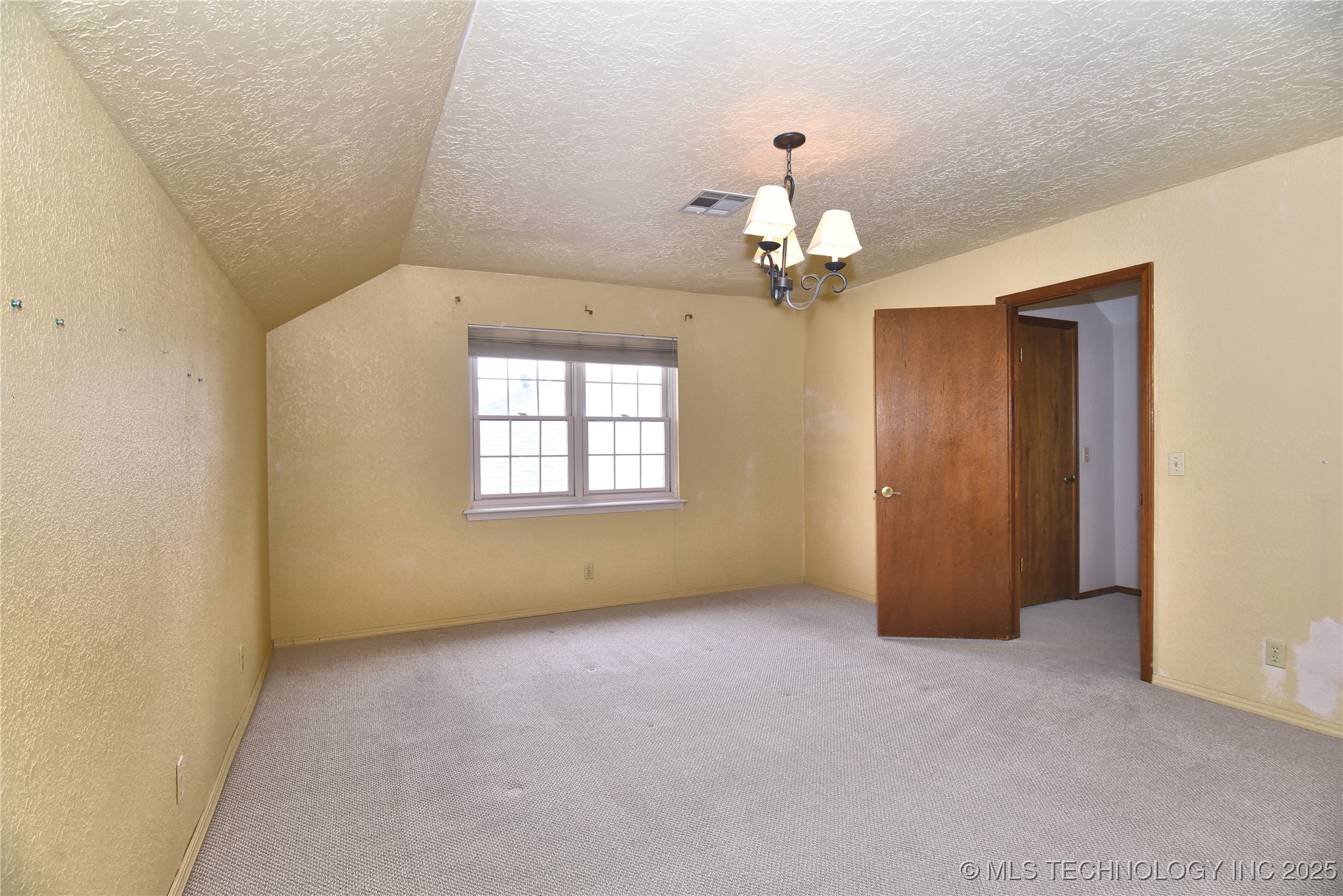 2400 W Gary Street Property Photo 14