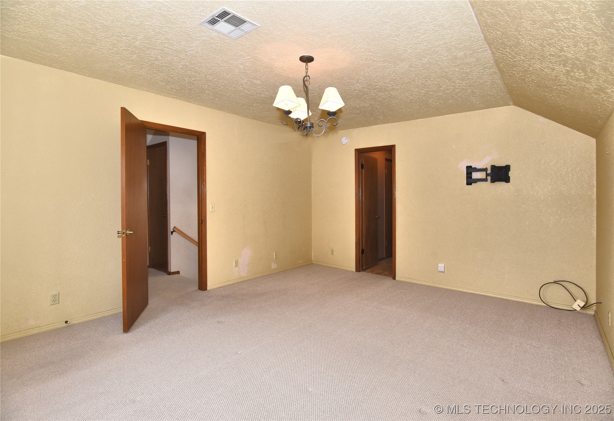 2400 W Gary Street Property Photo 15