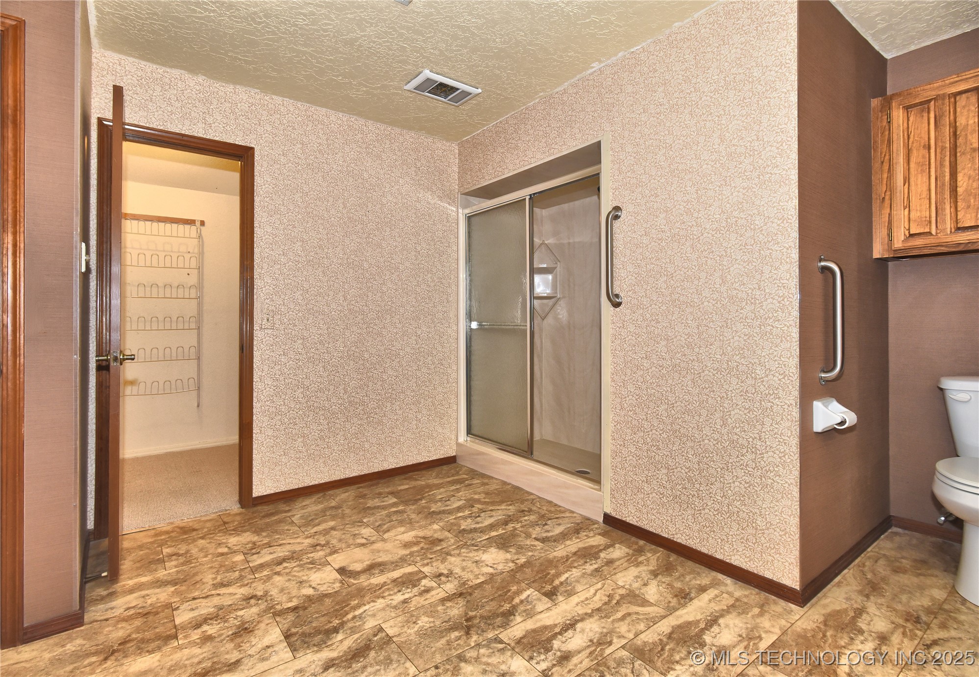 2400 W Gary Street Property Photo 17