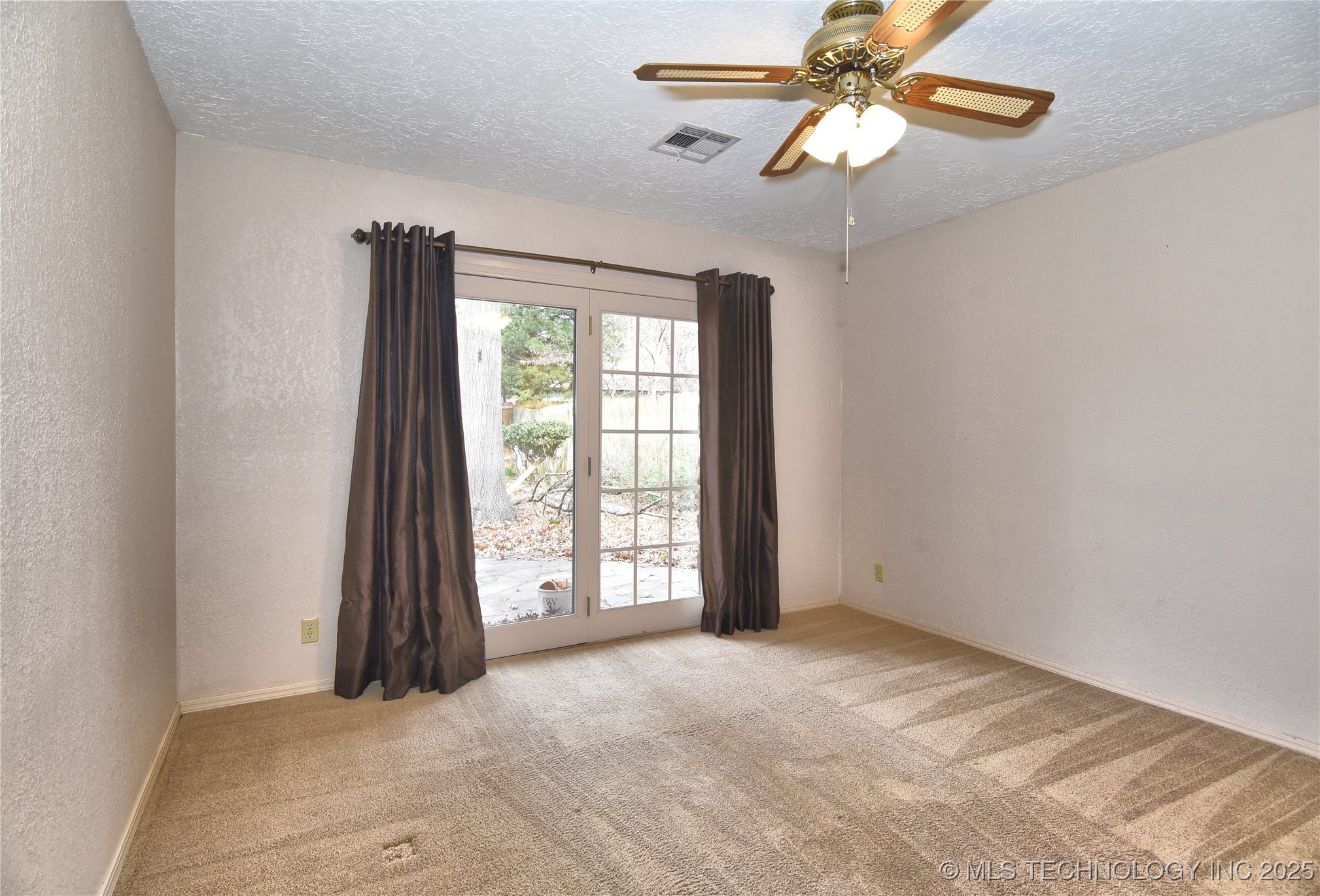 2400 W Gary Street Property Photo 19