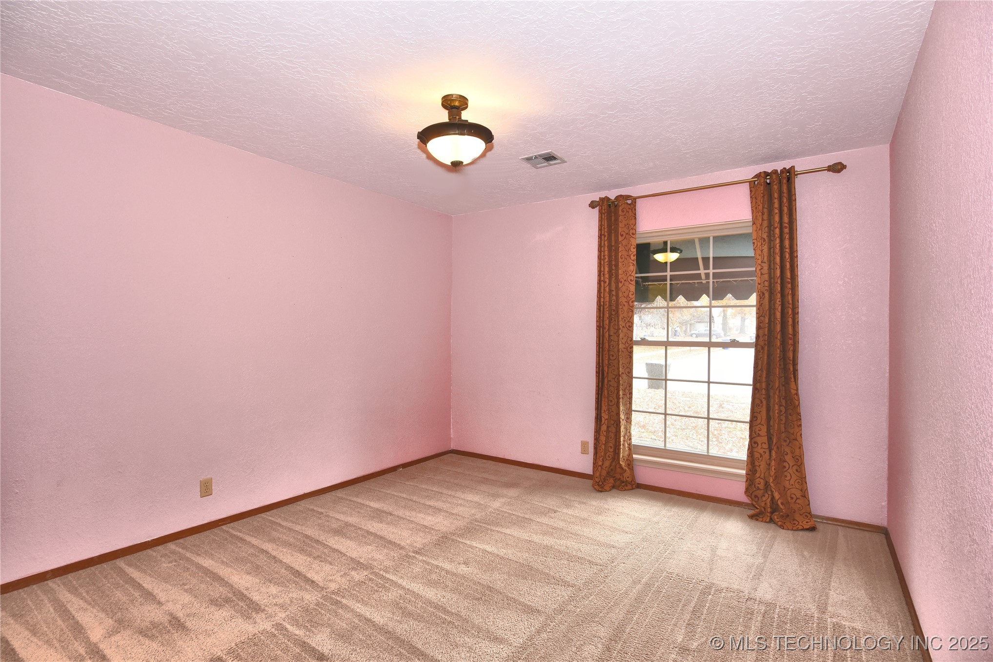 2400 W Gary Street Property Photo 23