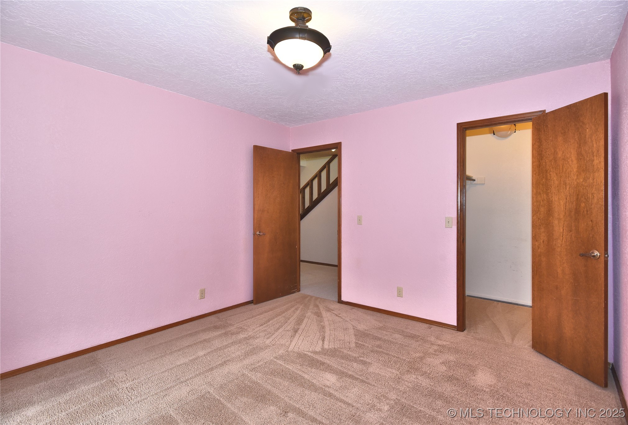 2400 W Gary Street Property Photo 24