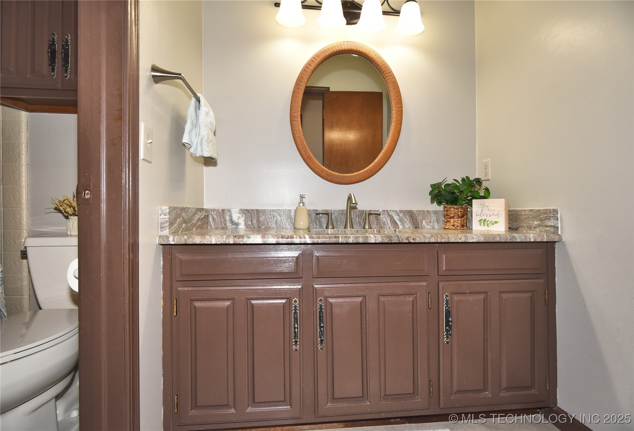 2400 W Gary Street Property Photo 25