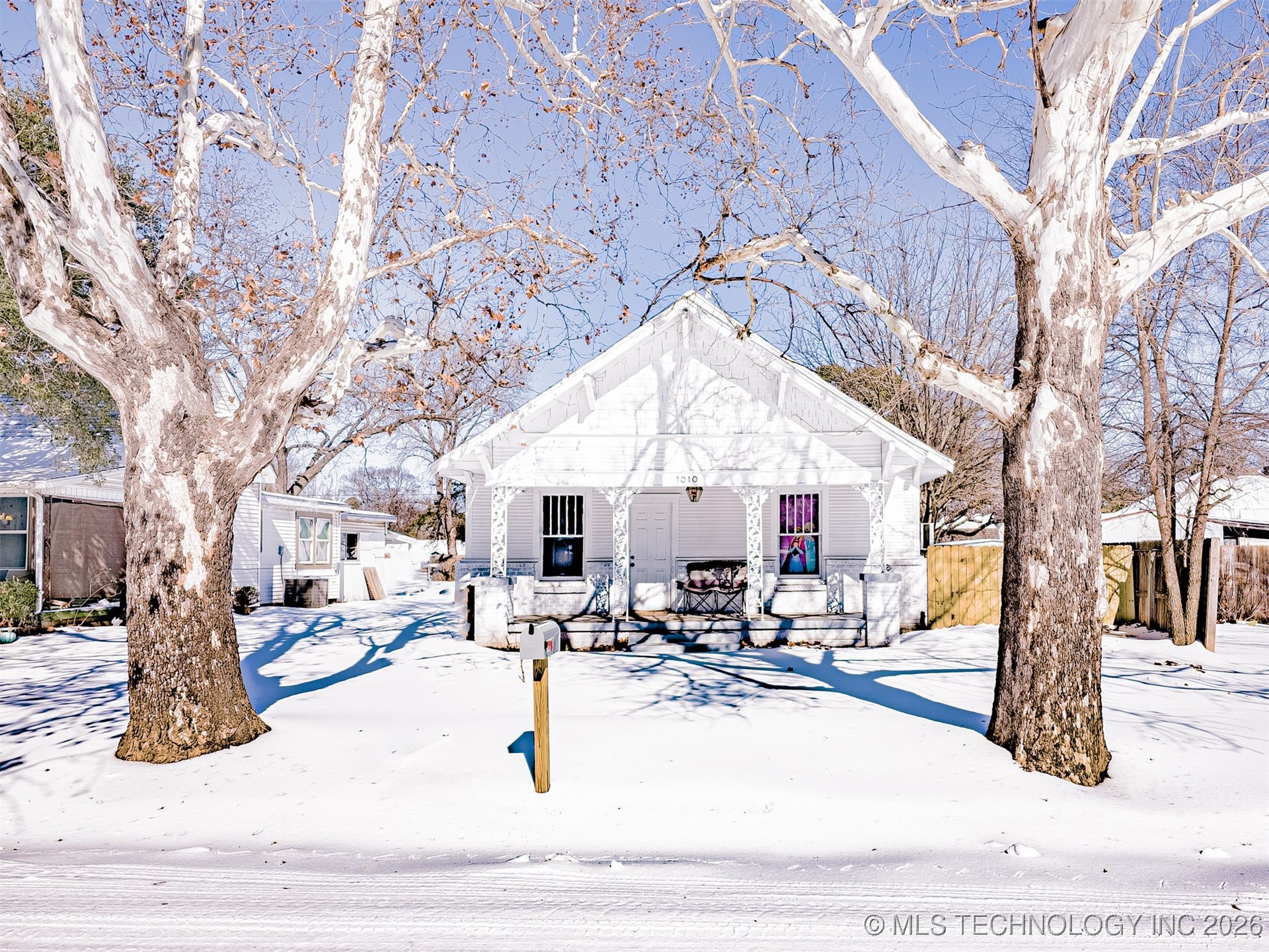 1010 W Evergreen Property Photo 1