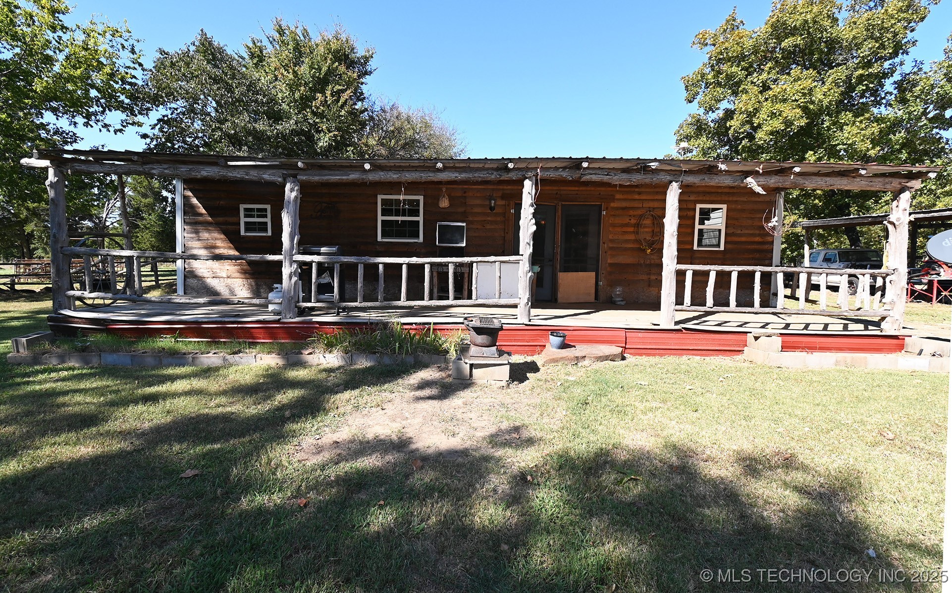 446872 E 1011 Road Property Photo 2