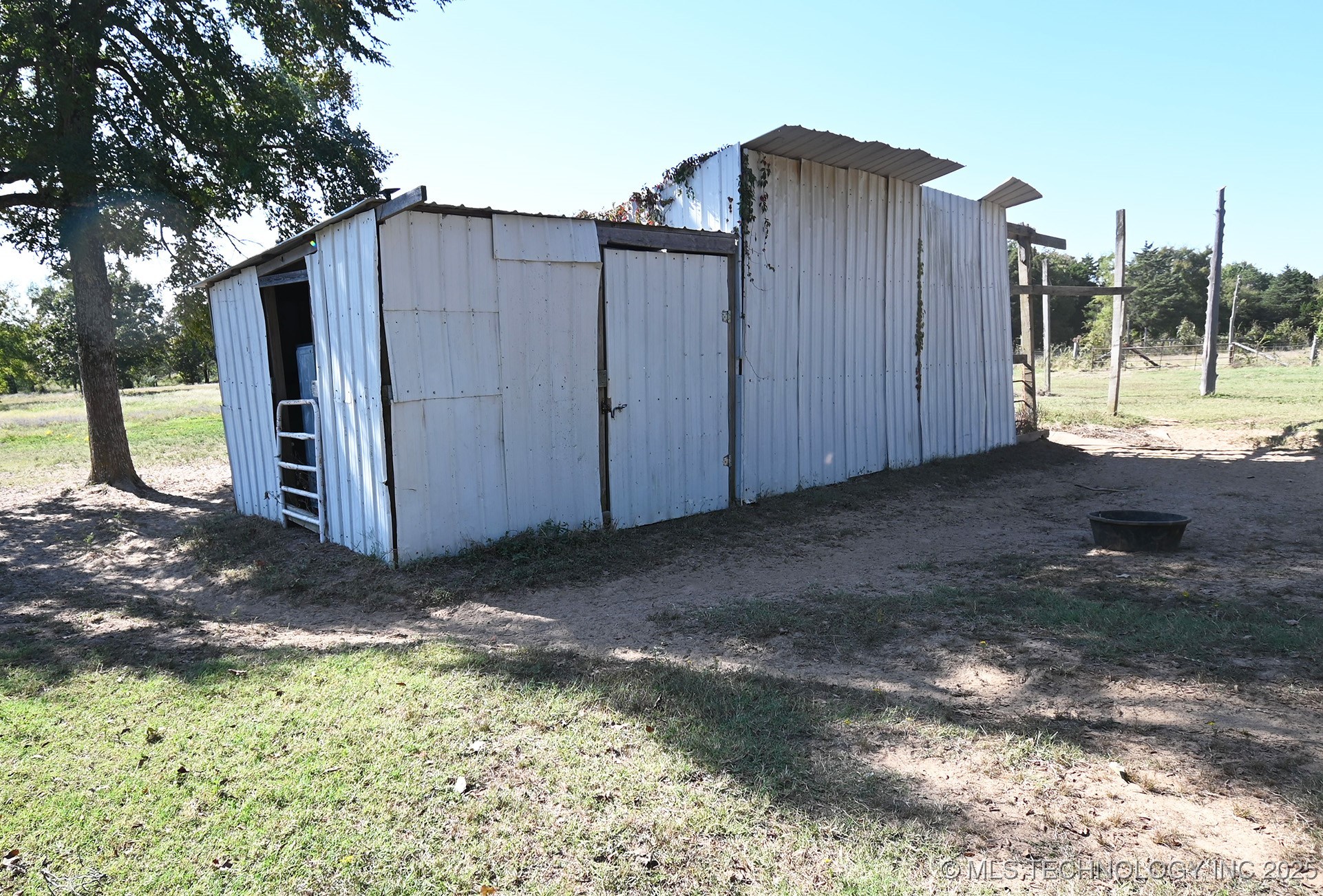 446872 E 1011 Road Property Photo 5