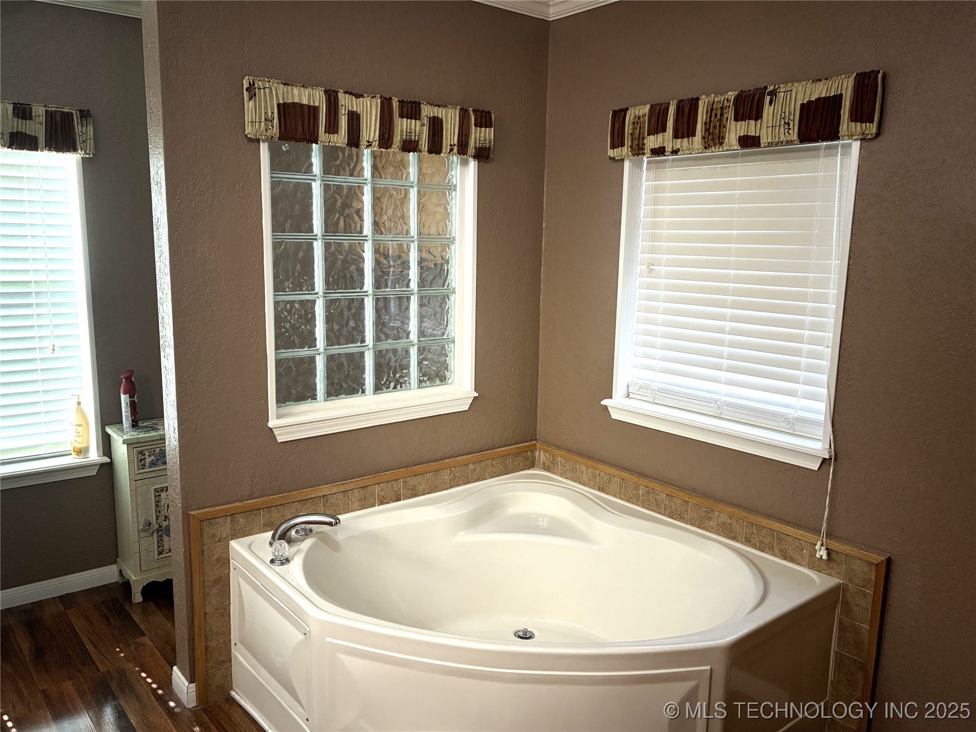 4329 Sun Rise Drive Property Photo 19