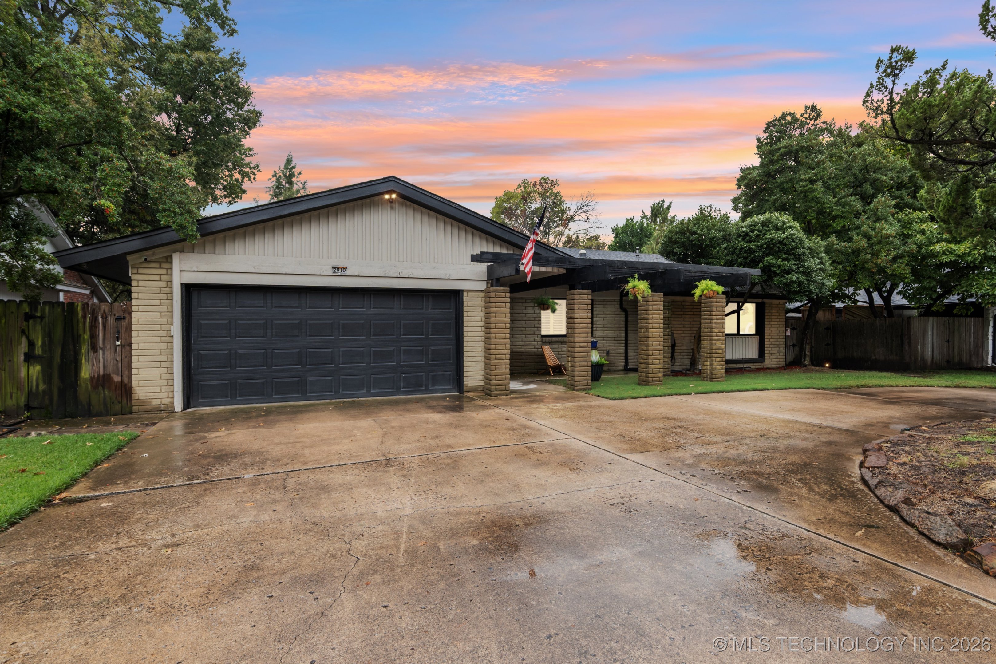 2910 E 76th Place Property Photo 1