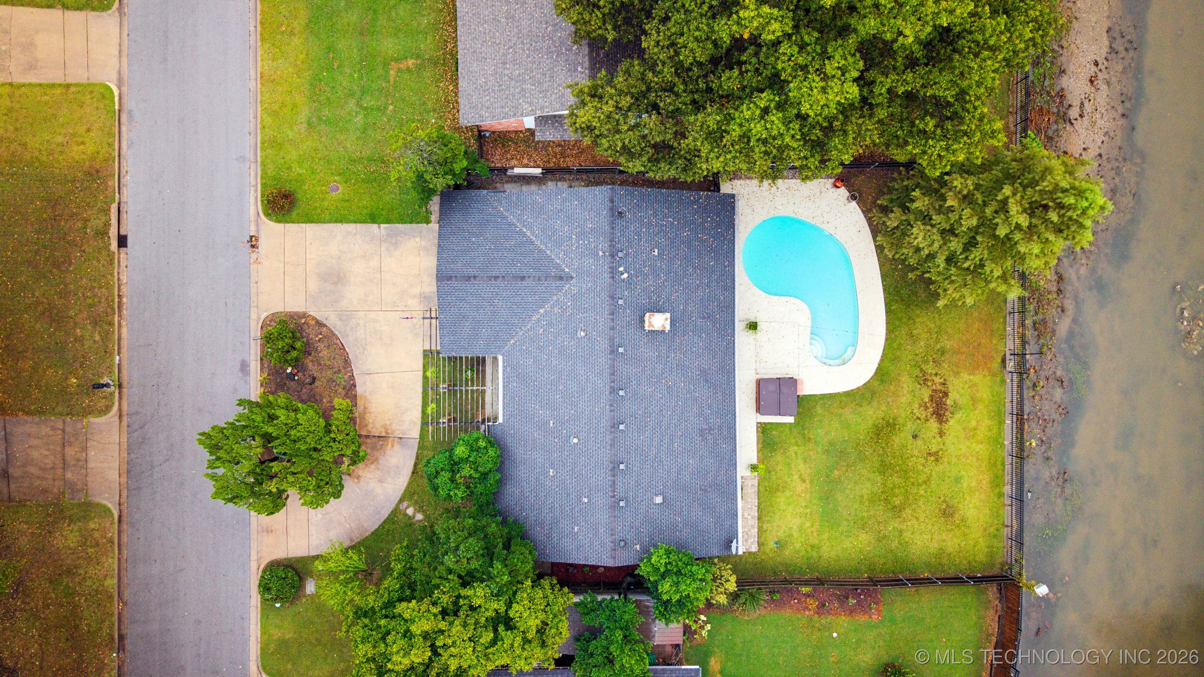 2910 E 76th Place Property Photo 7