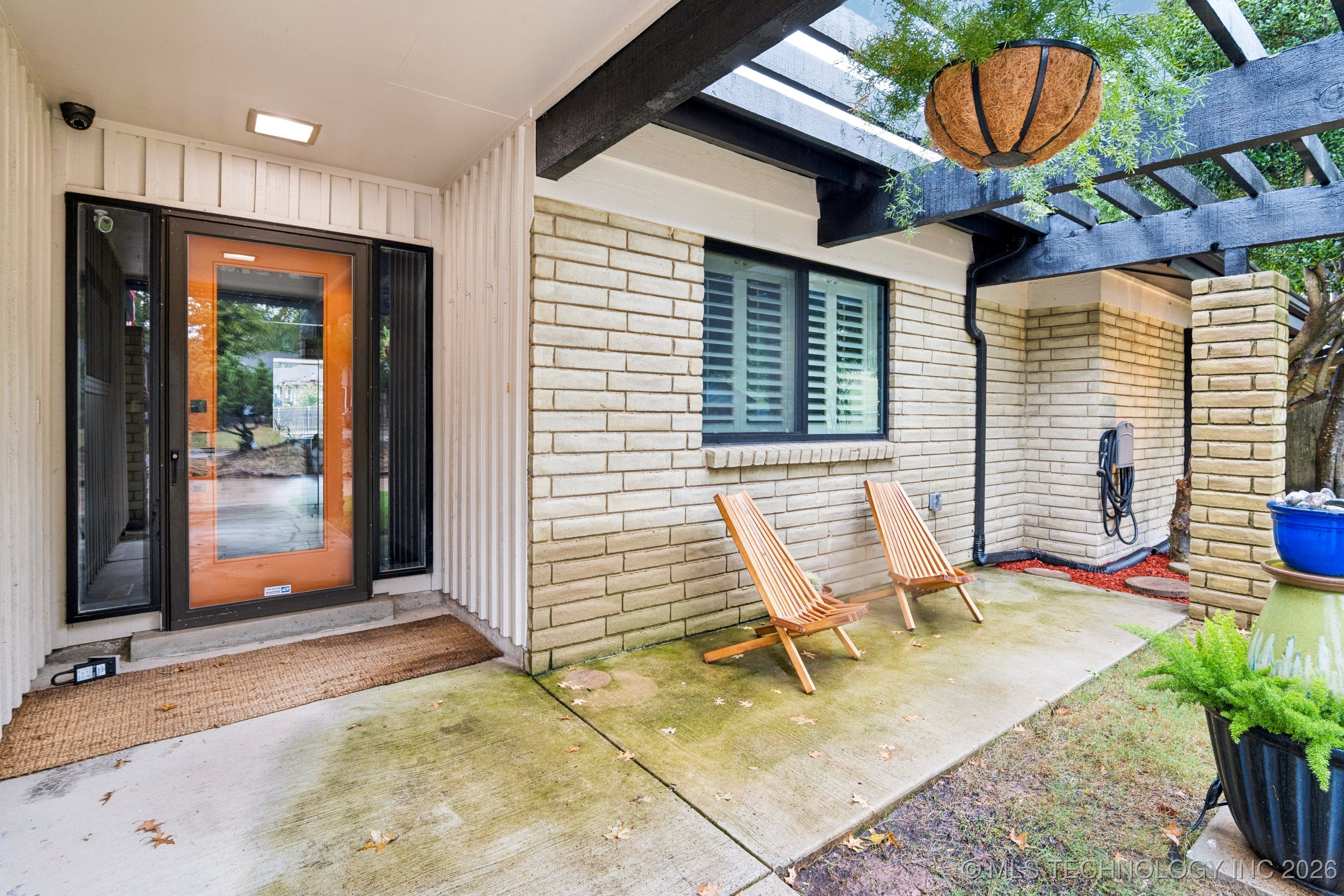 2910 E 76th Place Property Photo 9